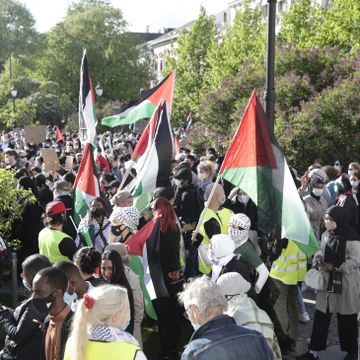 Flere tusen demonstrerte foran Stortinget mot israelske angrep på Palestina