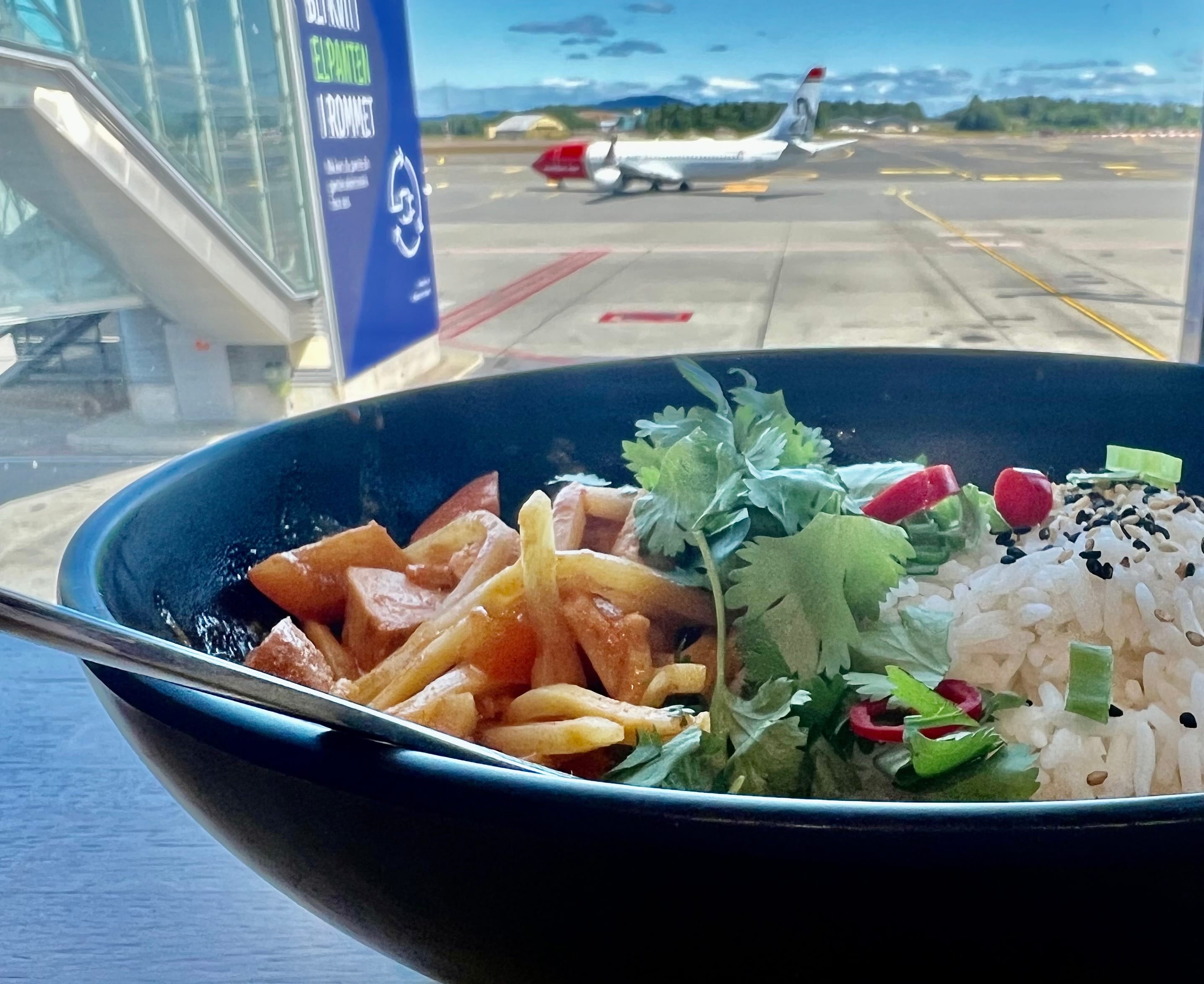 Test av alle 20 spisesteder og restauranter i avgangshallene på Gardermoen: Her finner du den beste maten