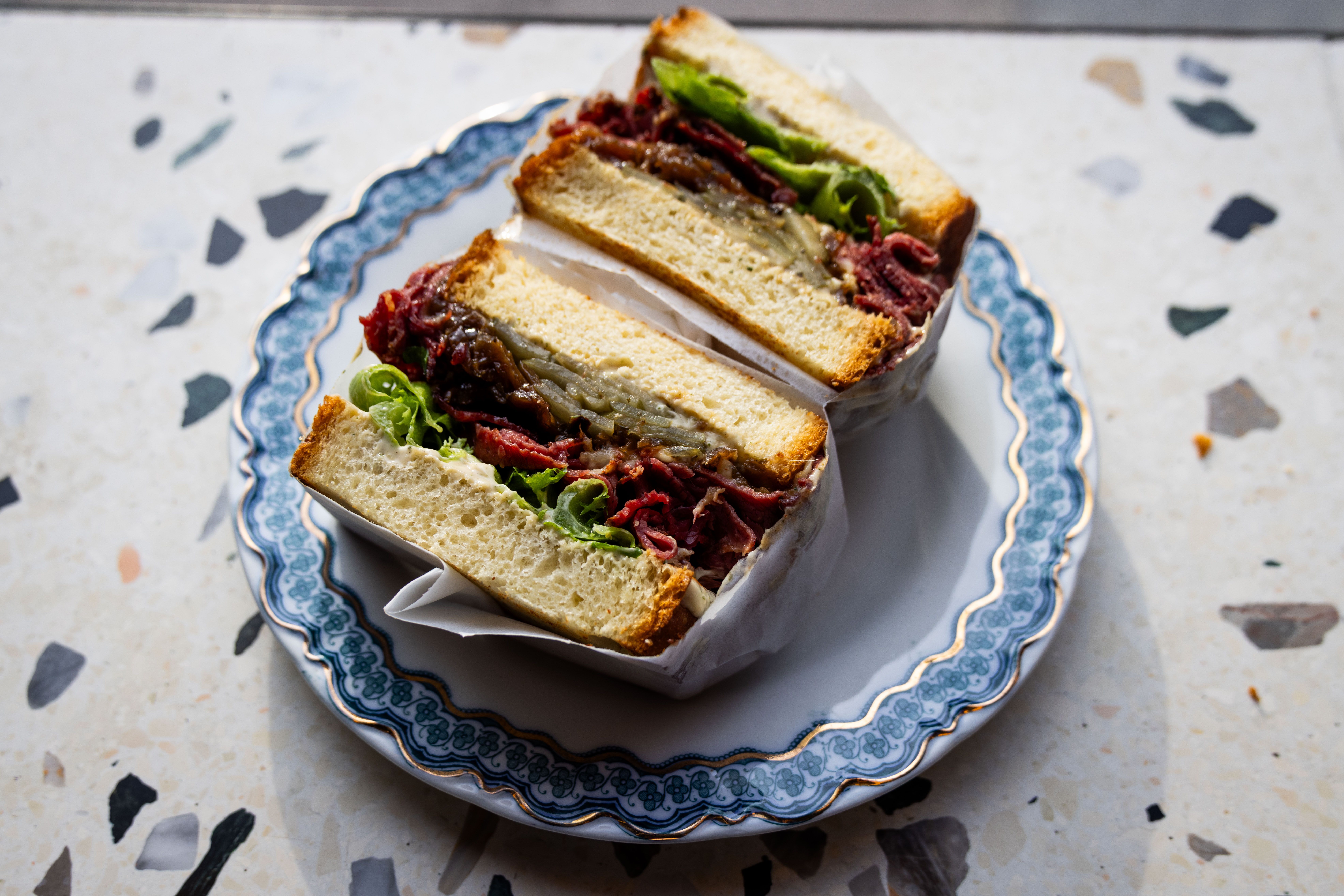 Det er allerede blitt en klassiker. Bonuspoeng til Fox & Loaf for ikke å ha minsket mengden pastrami nevneverdig siden åpningen i Storgata i fjor.