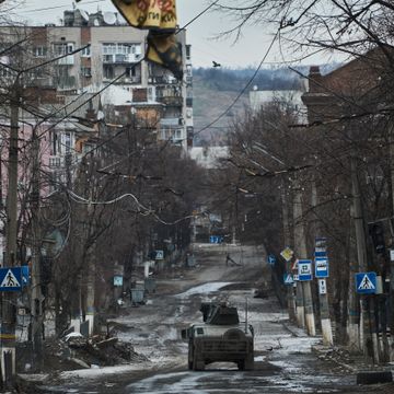 De to skadede norske frivillige er på vei ut av Ukraina