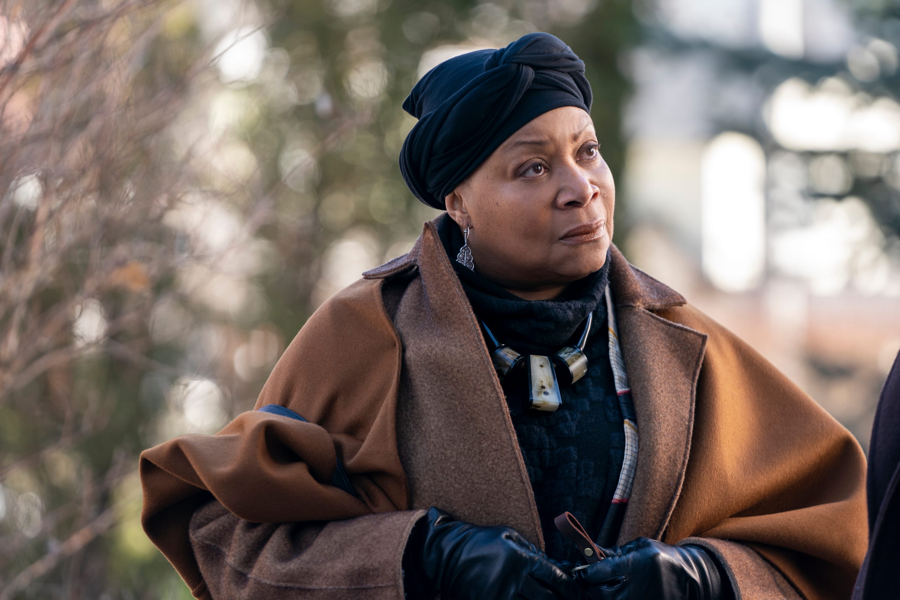  Bestemoren Regina 'Nana Mama' Cross (Juanita Jennings) er en positiv kraft.