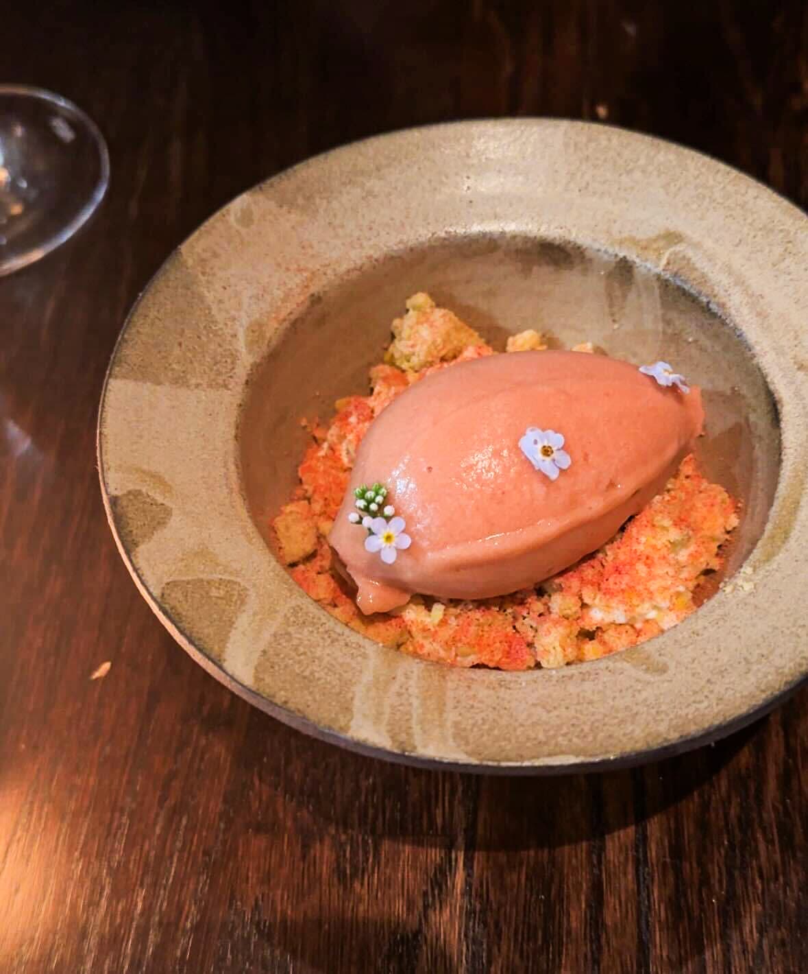 Rabarbra og jordbær.