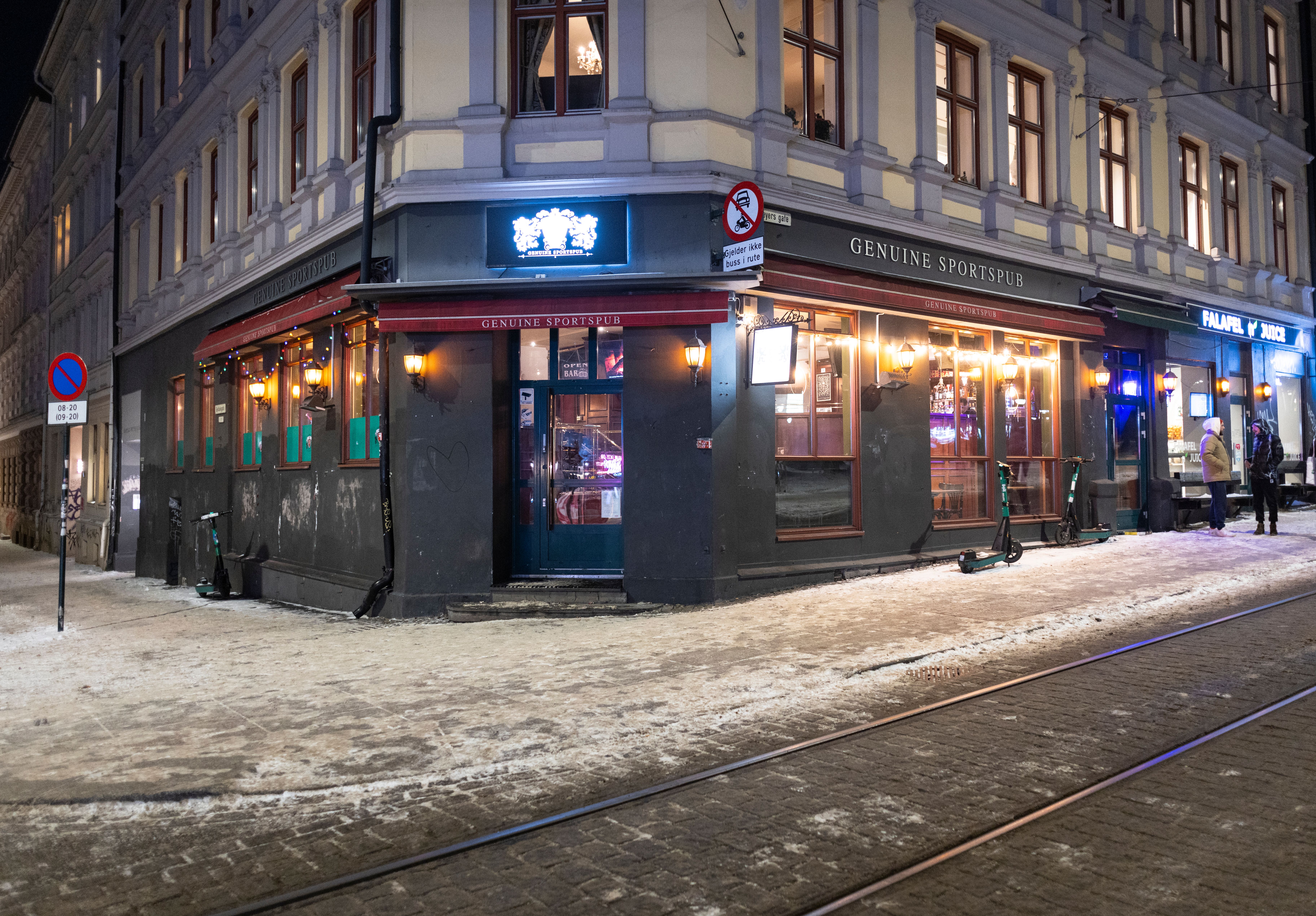 På Sport 33 på Grünerløkka har en parfymeautomat vakt oppsikt. 