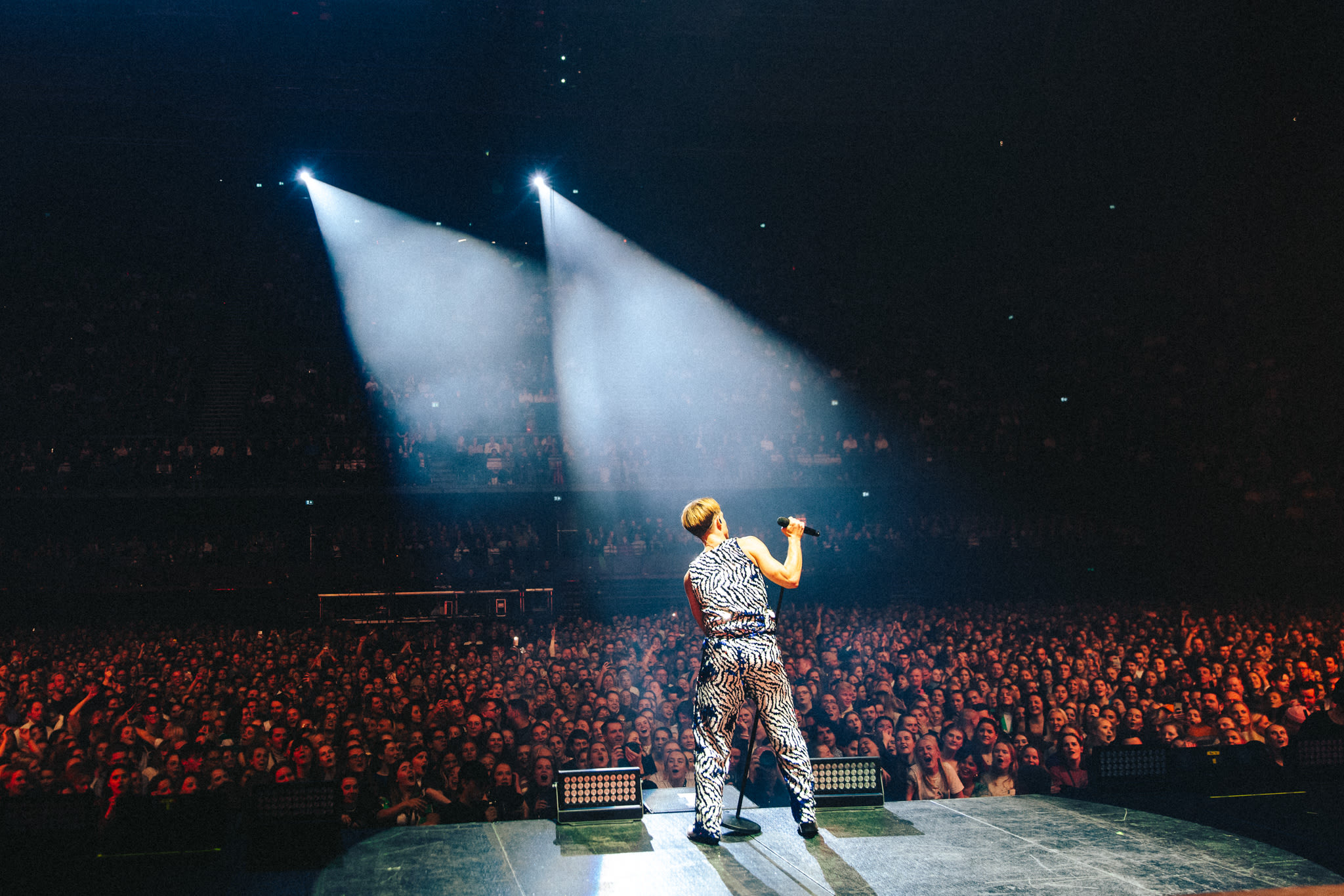 Det er samspillet med publikum som gjør Justad til en unik artist.