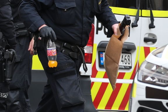 Her tar politiet beslag i ambulansekaprerens våpen