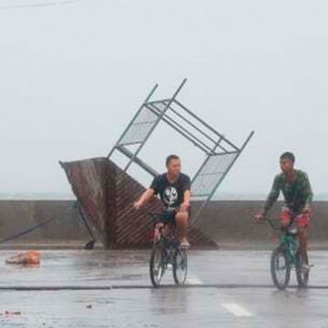 Tyfon treffer Filippinene. Nesten én million evakuert 