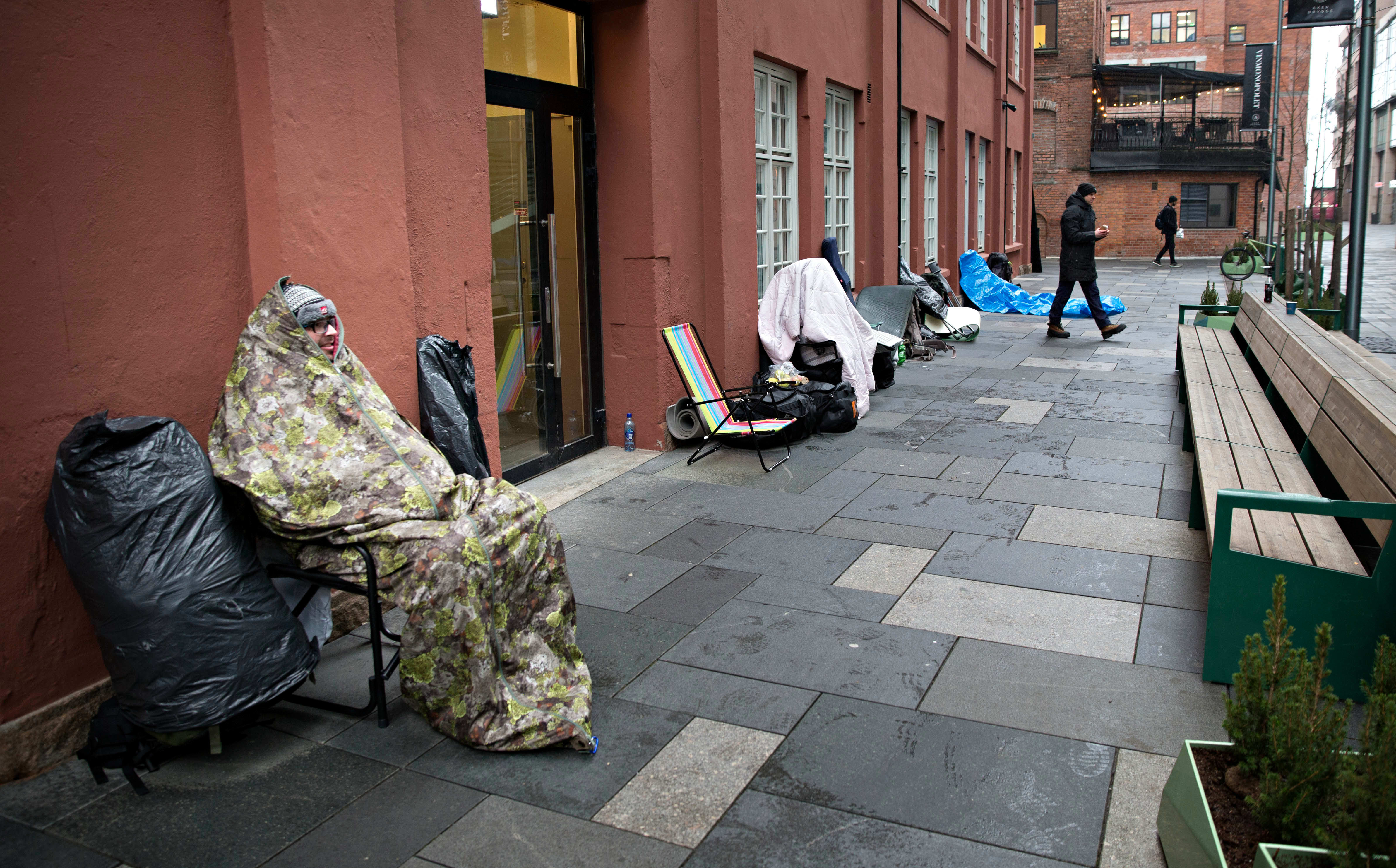 Dette frister jo ikke selv når byens gater er snøfrie. Flaks at du nå kan betale noen til å sitte i køen for deg.