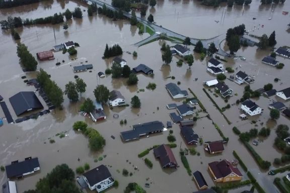 Flere tusen evakuert. Samfunn under vann. Se de dramatiske bildene av flomkatastrofen.