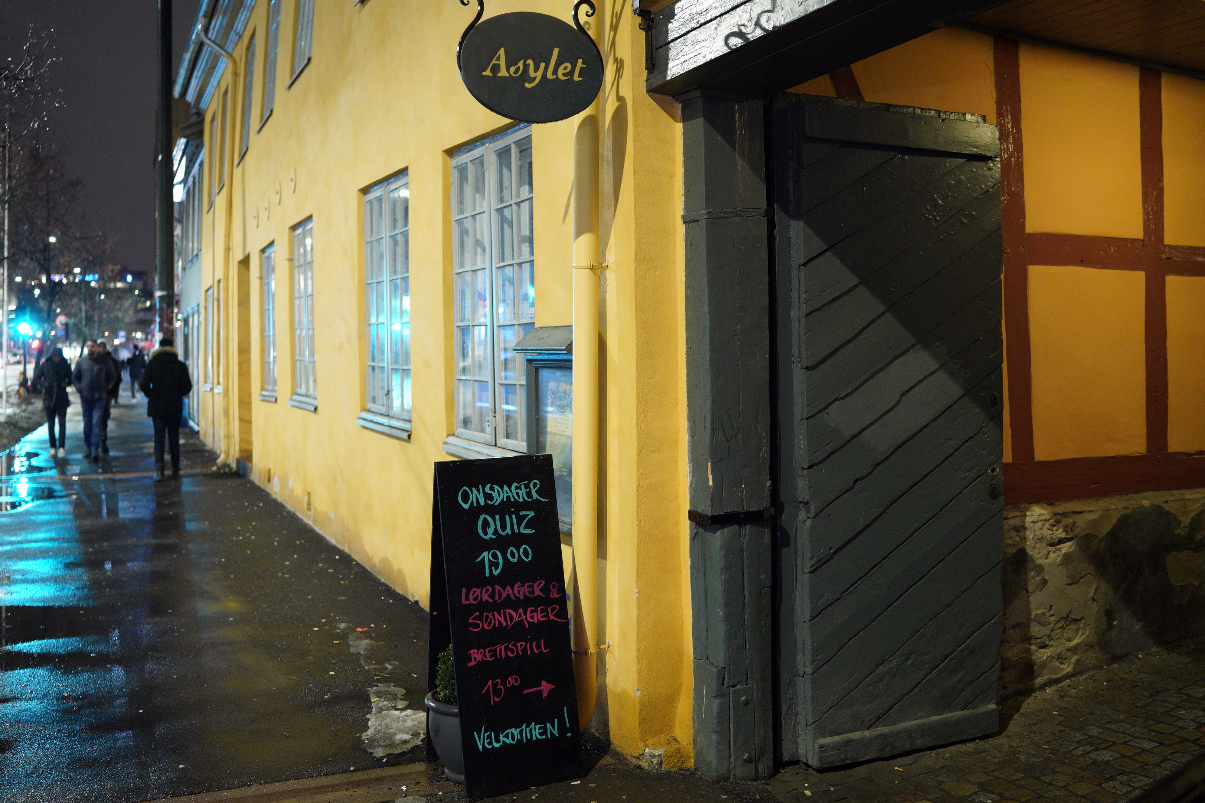 Asylet ligger i et av byens eldste hus, som ble bygget ca. 1730.