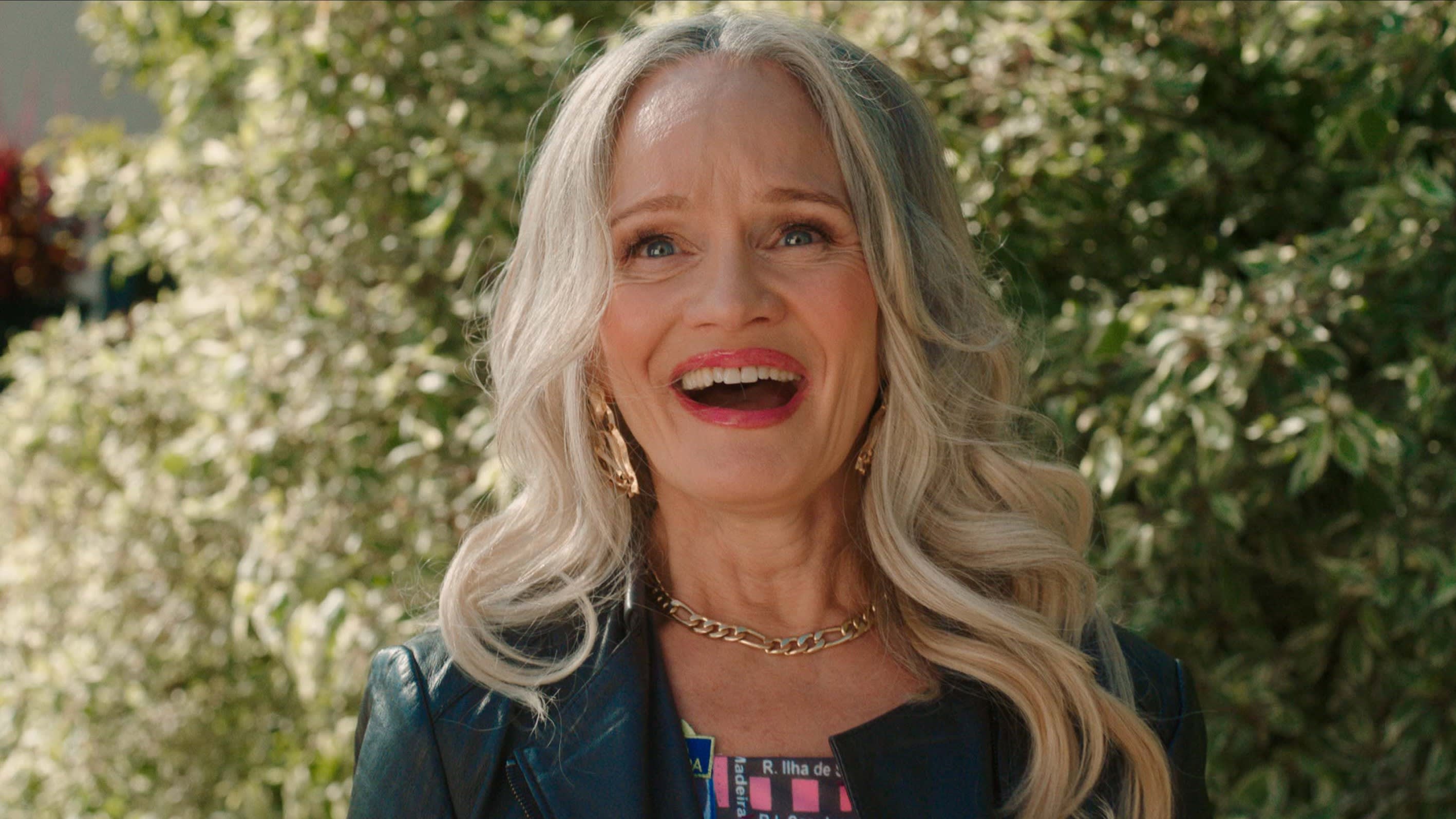 Hanne Lindbæk som Sofia, Cammos mor.