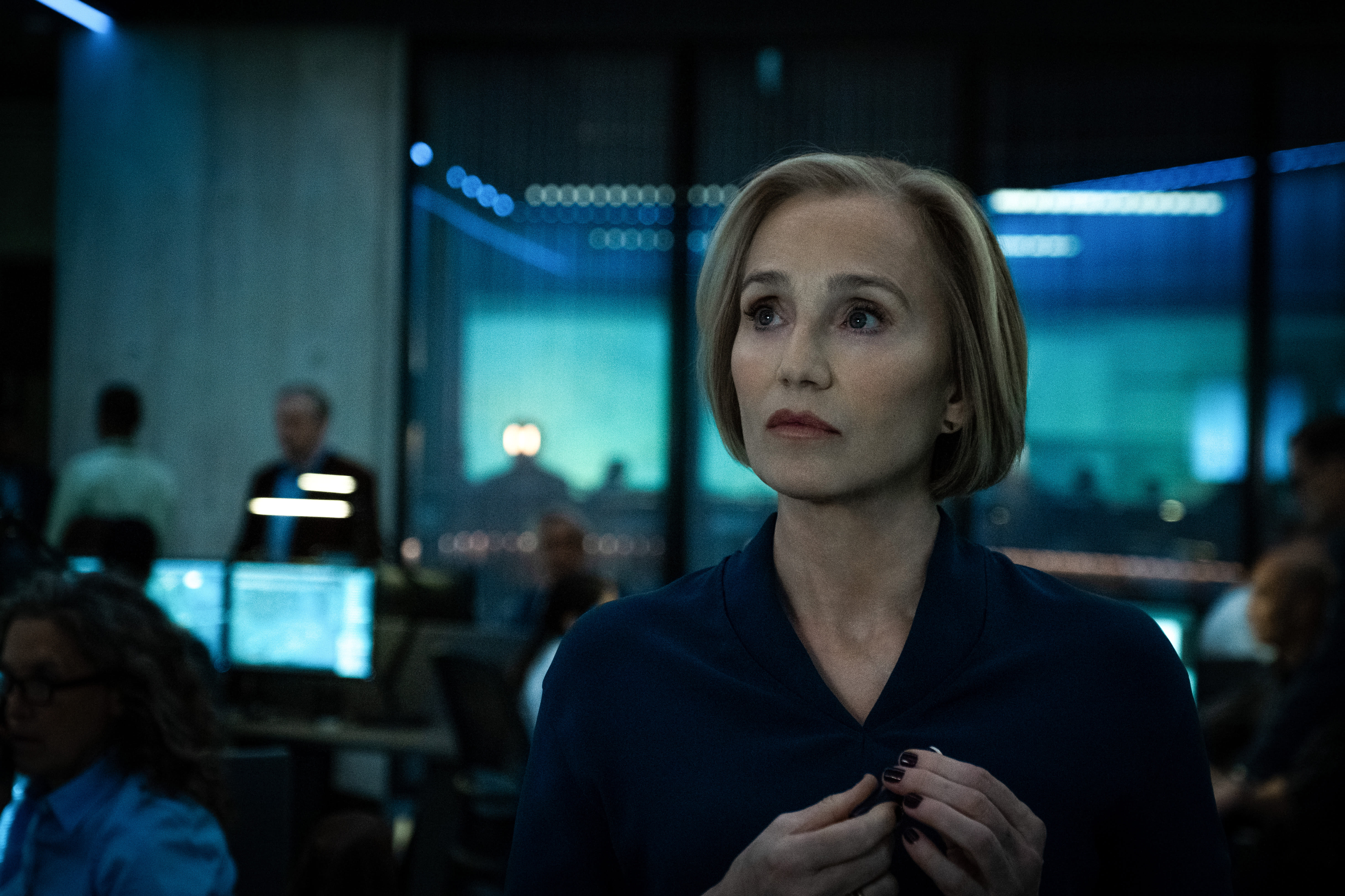 Kristin Scott Thomas spiller Diana Taverner. Hun styrer den prestisjetunge toppdelen av MI5. 