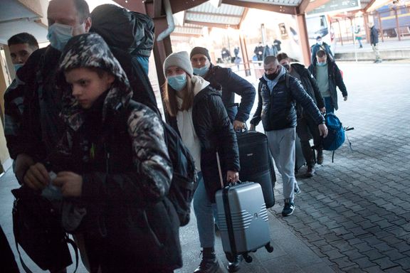 Stort press på grenseoverganger i Ukrainas naboland etter invasjonen
