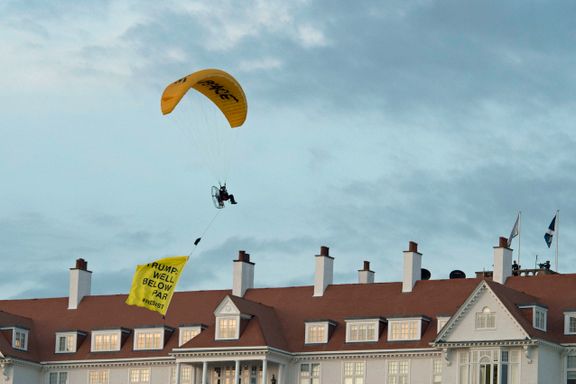 Jakter på paraglider som fløy over Trumps golfbane