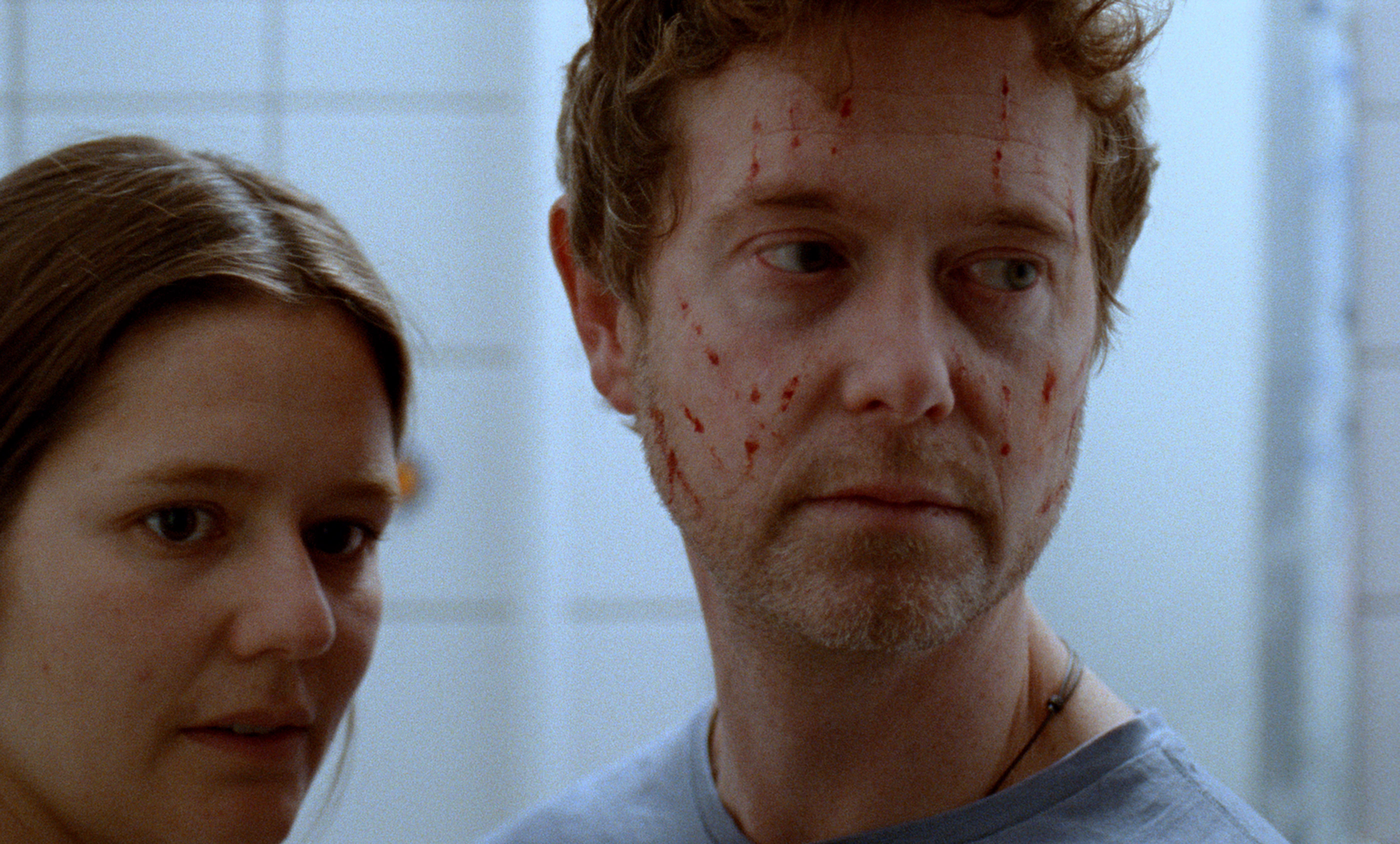 Asta August («Hendelser ved vann») spiller Jans kone. I filmen får vi en gripende skildring av hvordan Jans traume får negative ringvirkninger for neste generasjon.