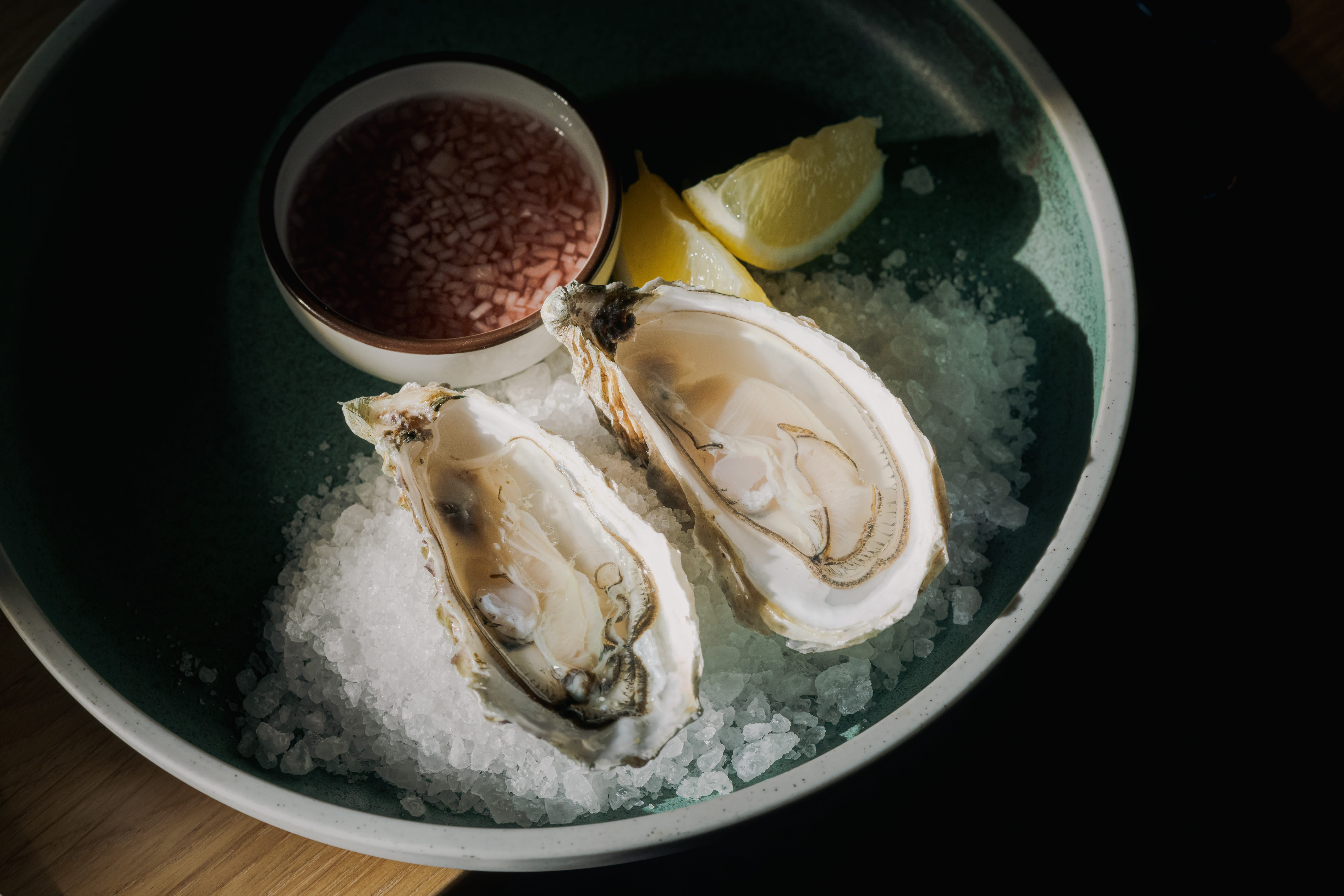 Østers med rødvinsvinaigrette. 