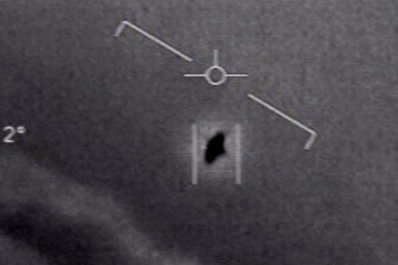 I mange tiår har konspirasjonsteoretikere snakket om romvesener. I juni lander UFO-ene på senatorenes bord. 