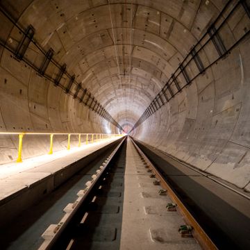 Tabbe på Follobanen: Tunnelen ble bygget med over 100 vrakede deler – sliter med vannlekkasjer