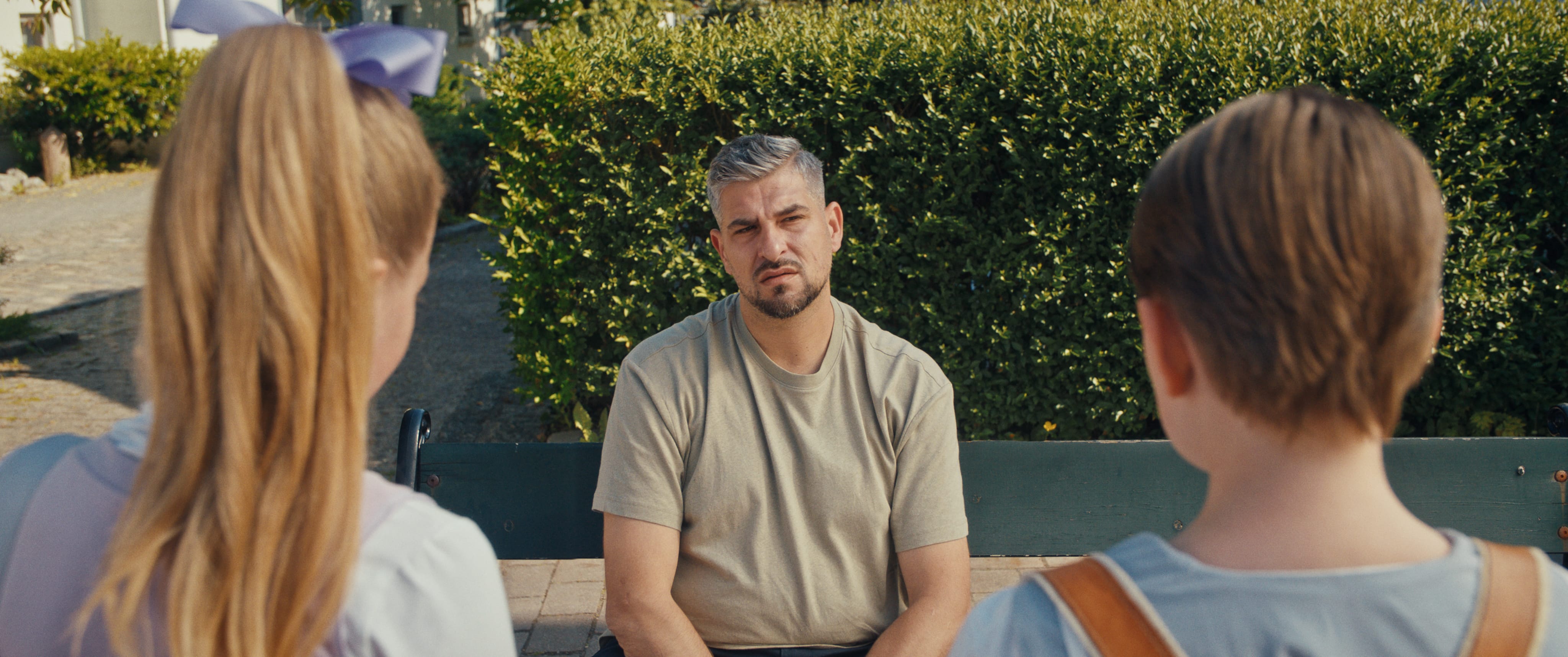 Mille Sophie Rist Dalhaug og Sverre Thornam lurer på om Leo Ajkić duger som leiemorder. 