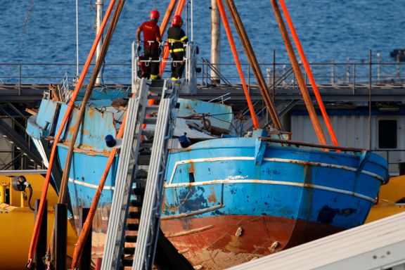 Italienske myndigheter fant 675 døde mennesker i denne båten