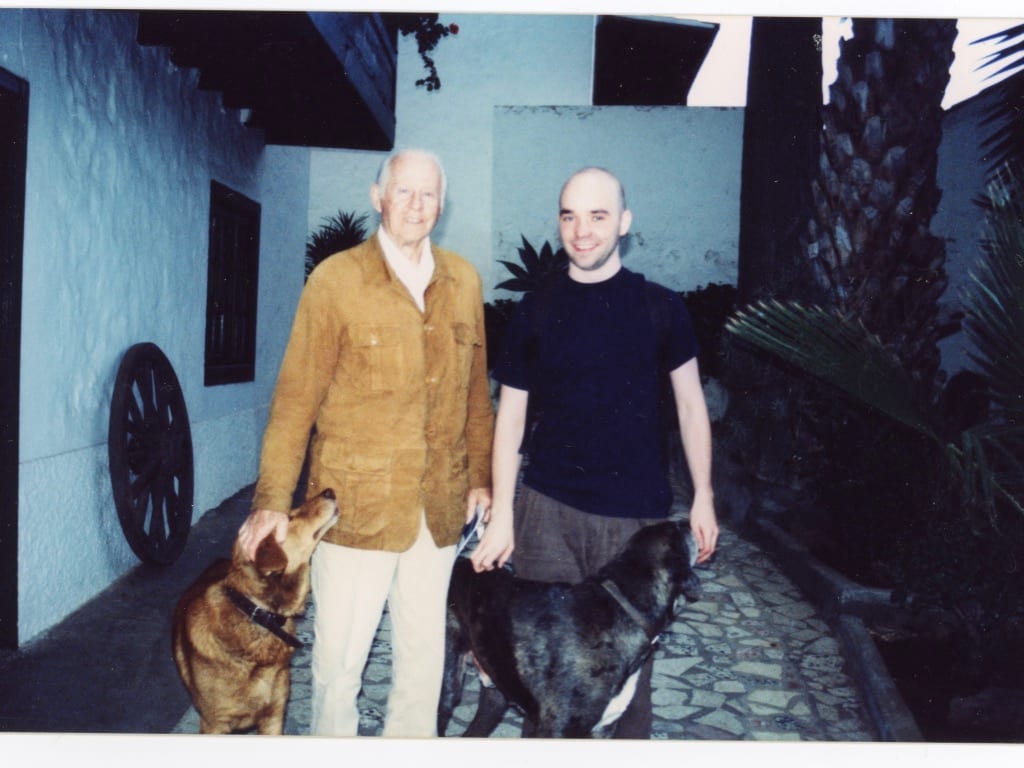 En 22-årig filmskaper på pilegrimsreise til sin helt og Raabys reisekamerat, Thor Heyerdahl.