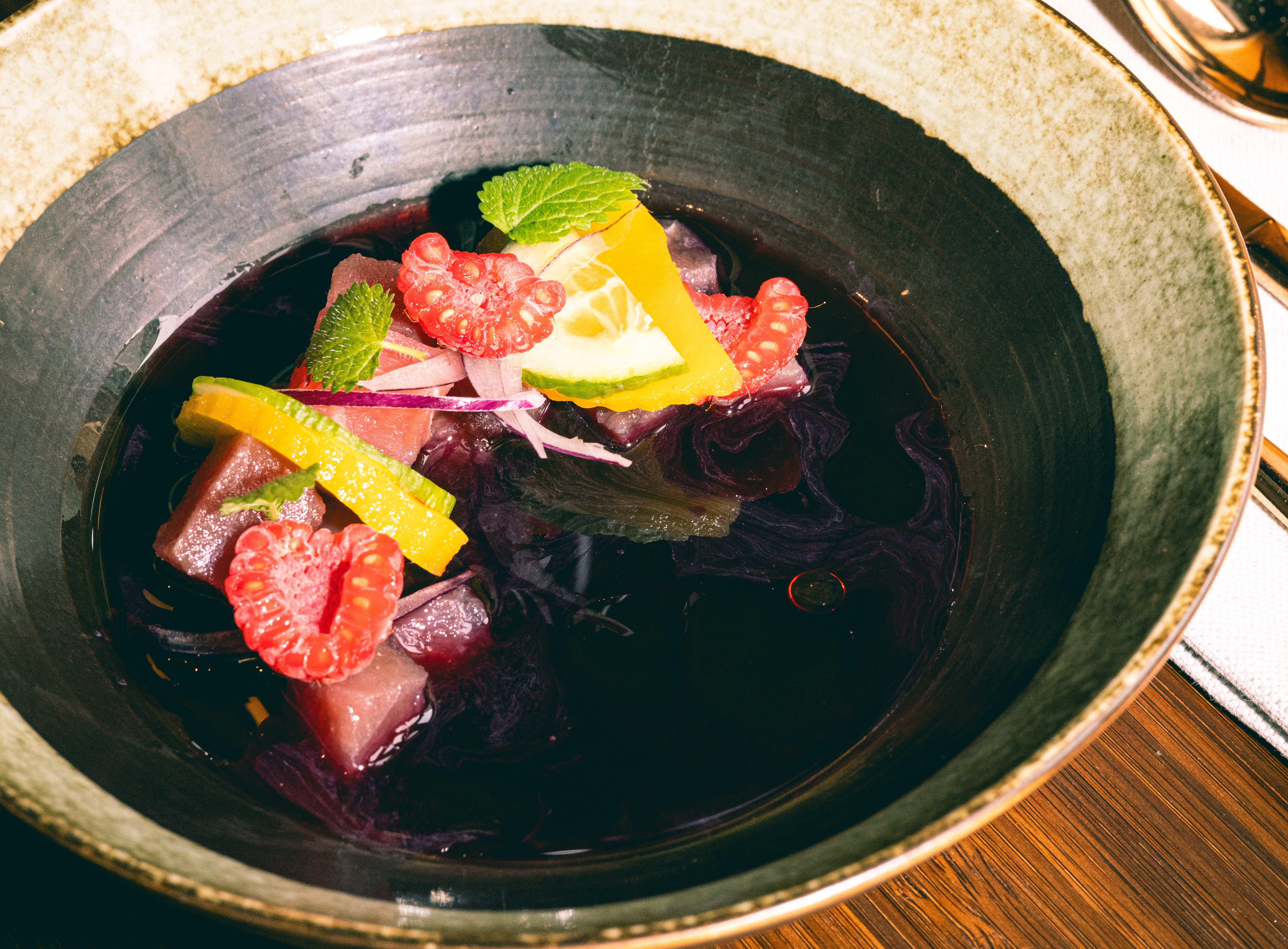 Tunfisk og bringebær.