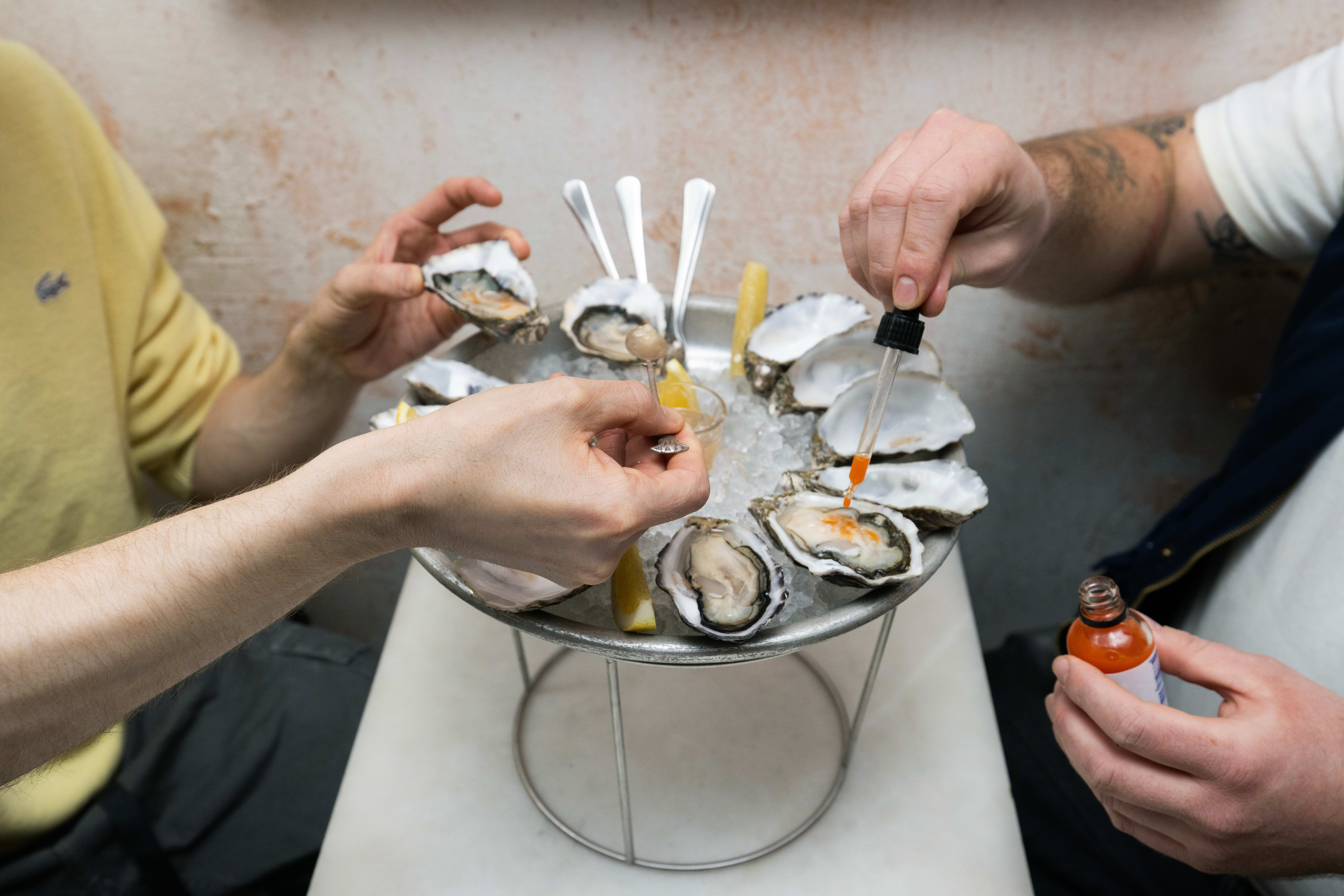 Dette synet blir mindre elite og mer folkelig for hver dag som går, skal vi tro østersentusiasten Fylling-Jensen.