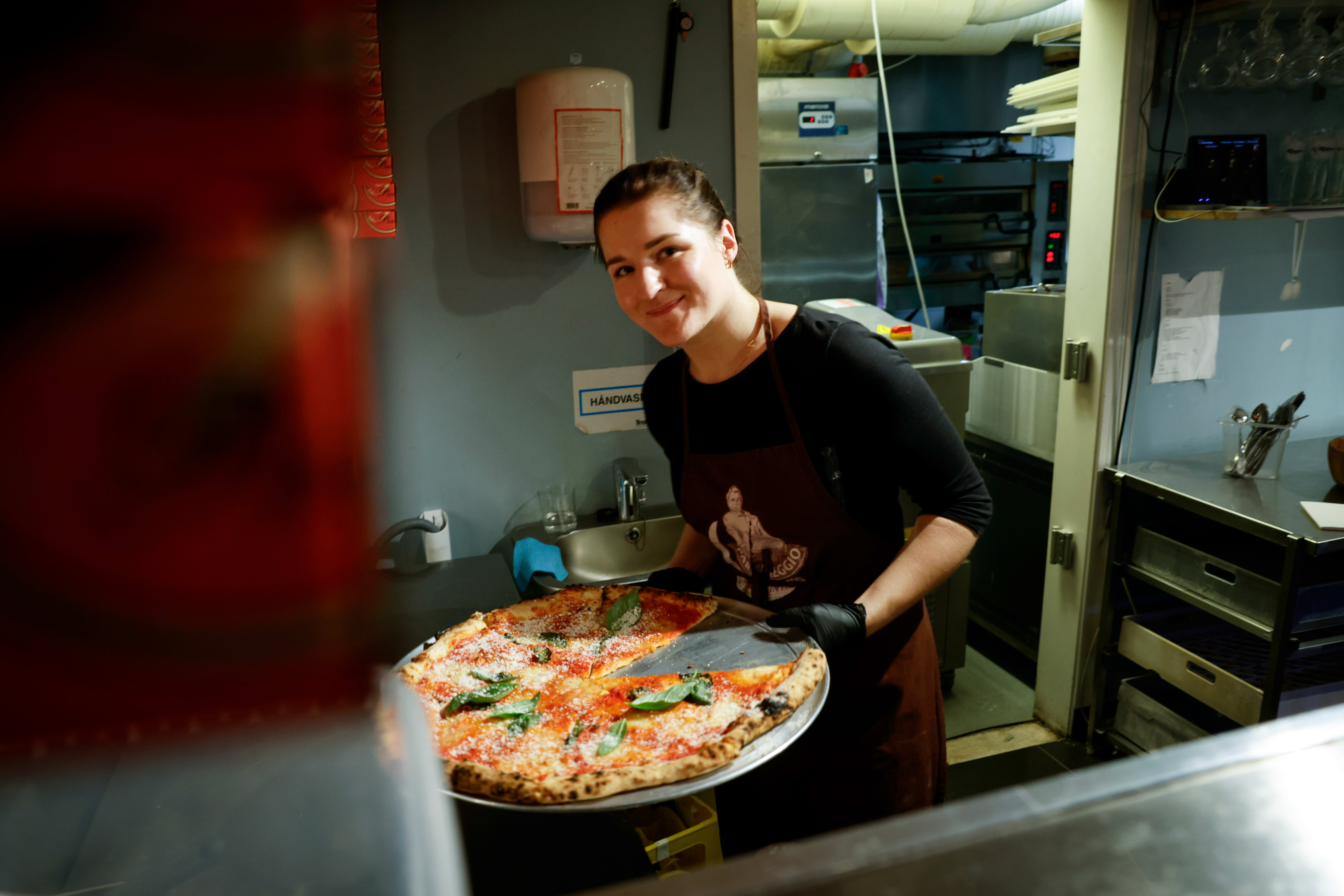 De har flere størrelser på pizzaene. XL-varianten skal mette tre personer.