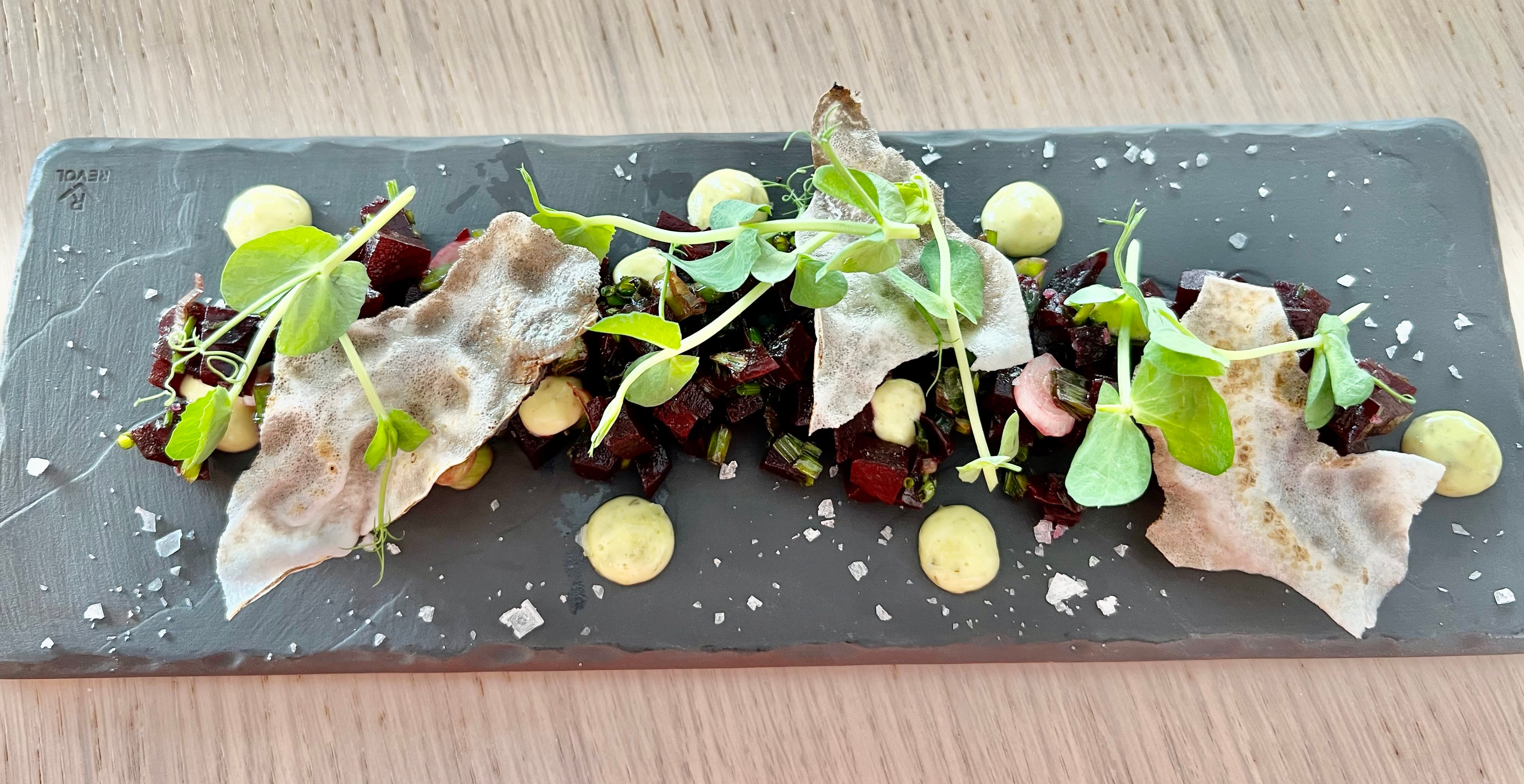 Her er det lett å søle på bordet. 