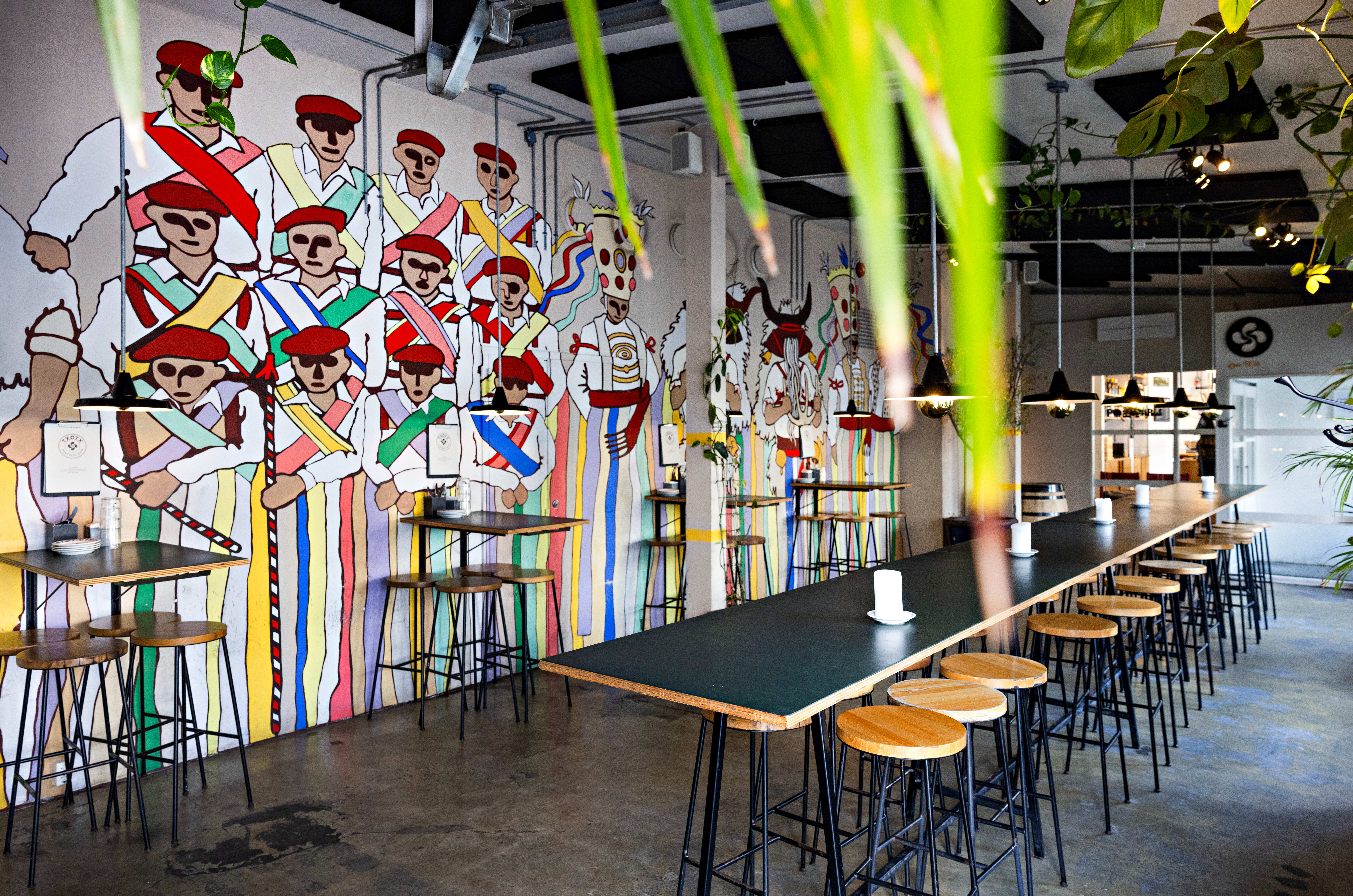 Fargerikt innendørs. 