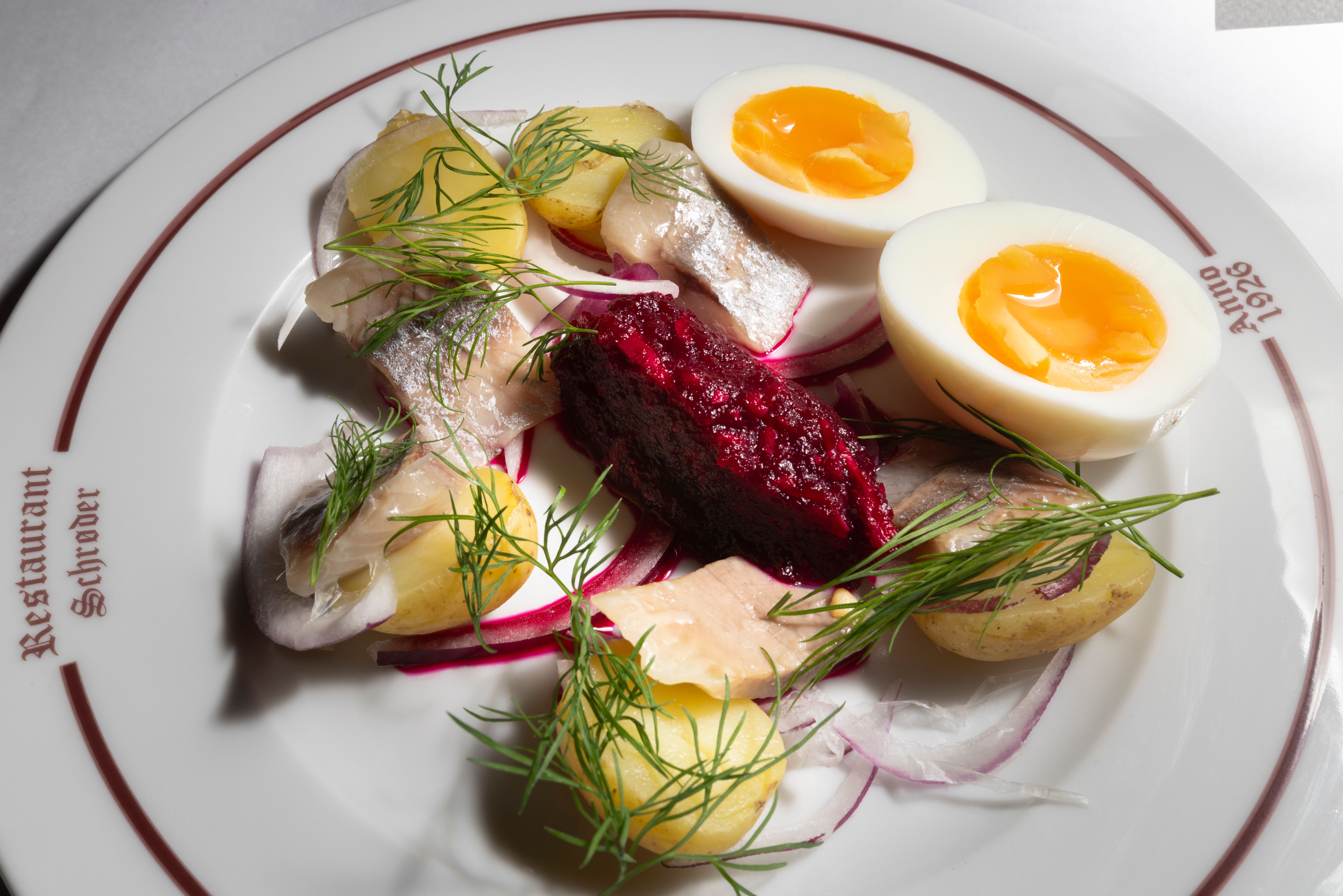 Nydelig fet sild med godt tilbehør.