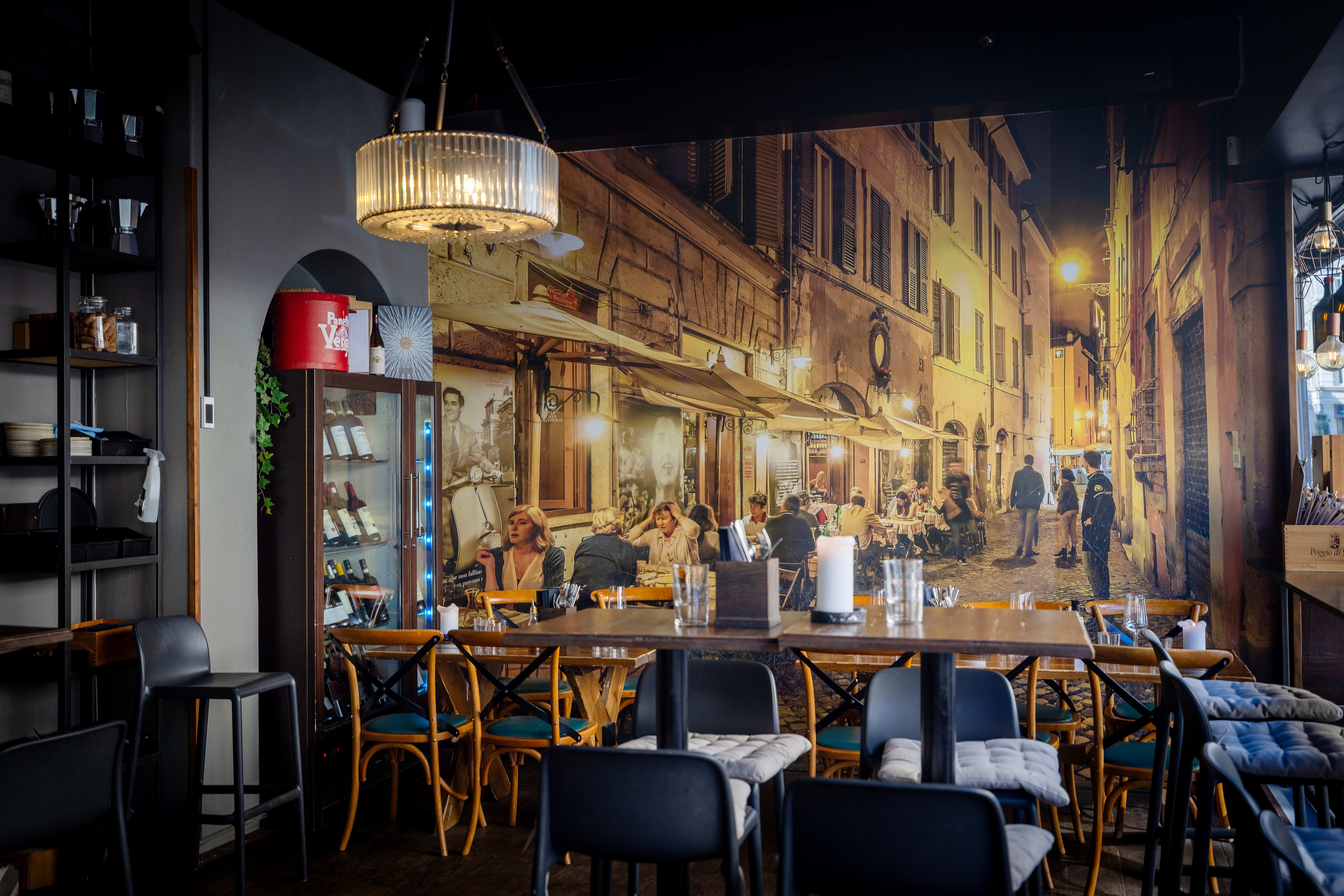 Lokalet er hyggelig og trattoria-inspirert.