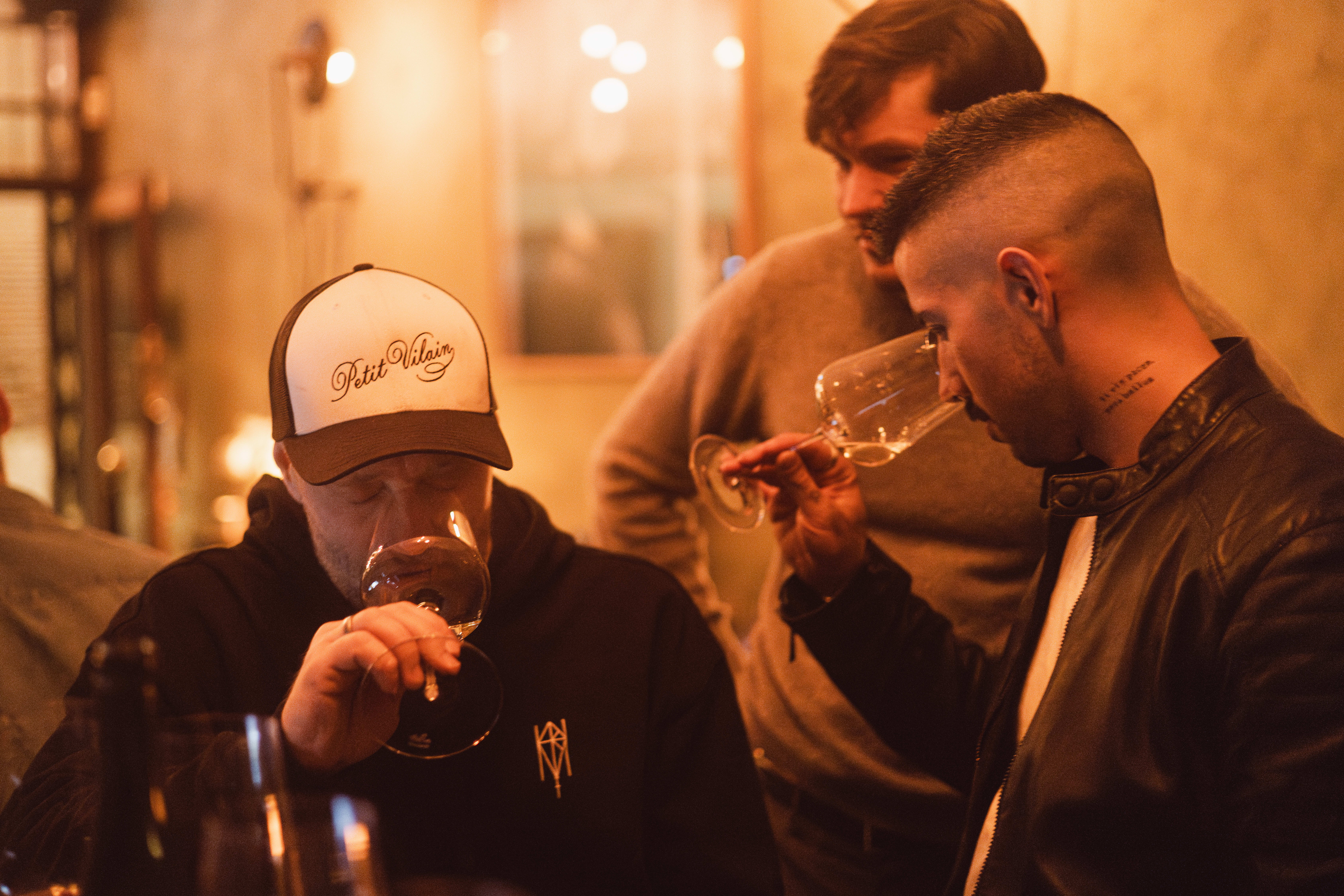 To nesedetektiver. Hvor kommer vinen fra?