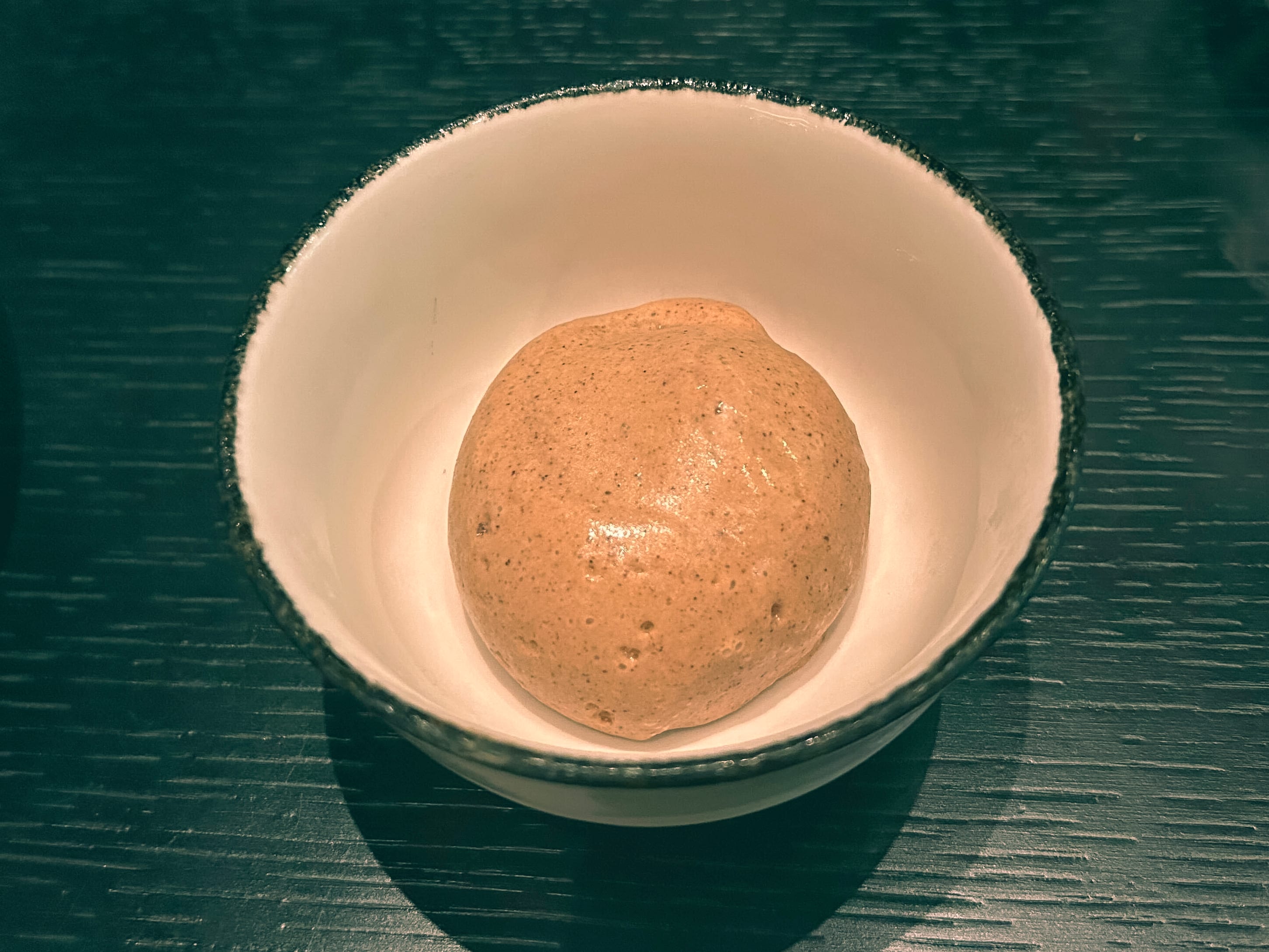 En liten kule pepperkakeis smakte overraskende godt i september.