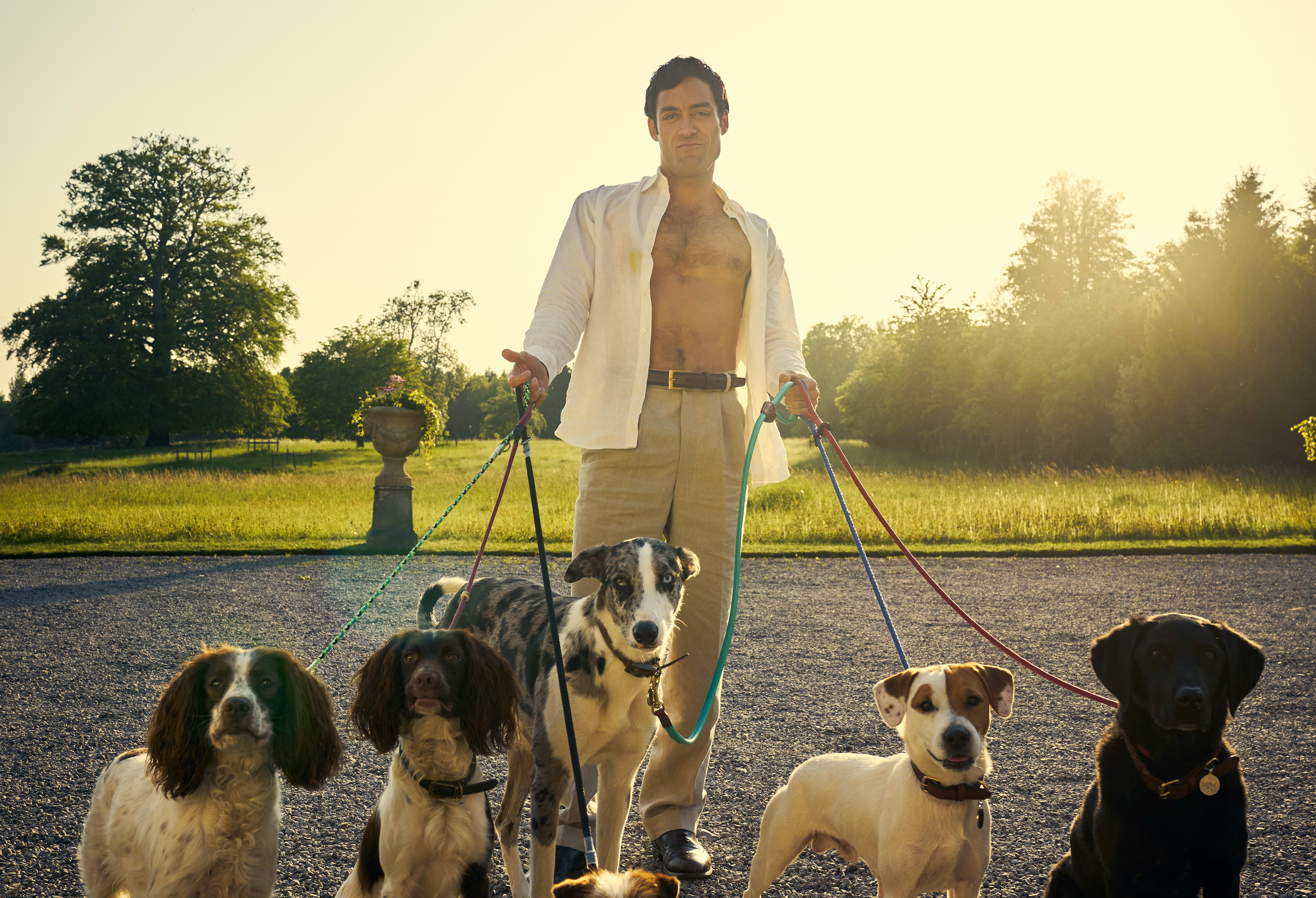 Alex Hassell spiller eks-olympier, sprangrytter og kåt hingst Rupert Campbell Black i «Rivals».