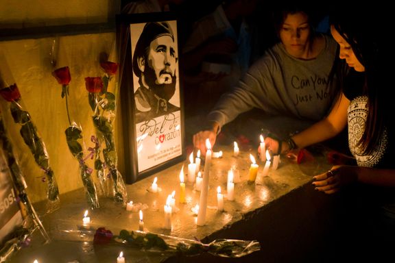 Sørgende kubanerne tar Castros aske på fire dagers prosesjon gjennom landet
