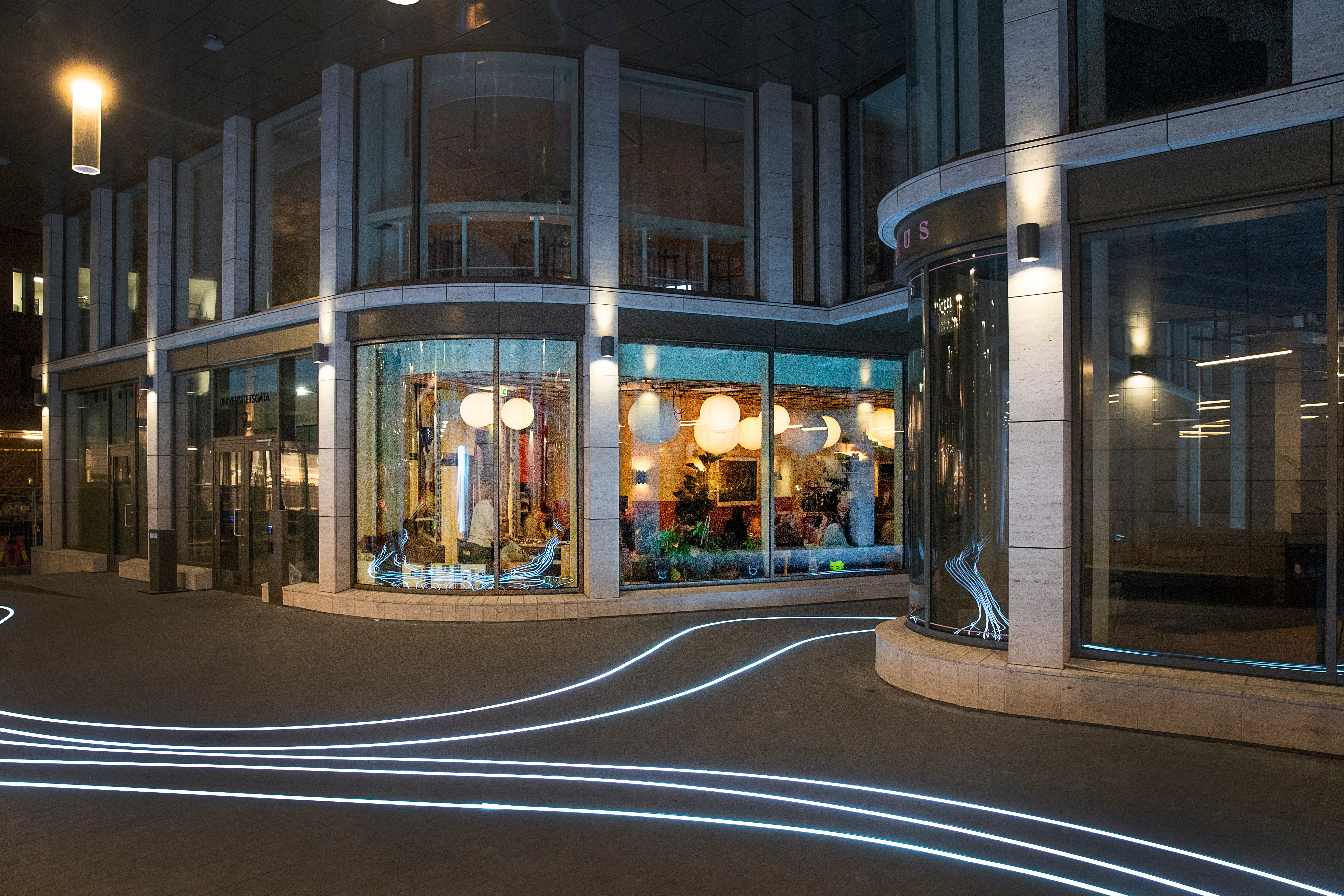 Kafeteria August ligger i helt nye lokaler. 