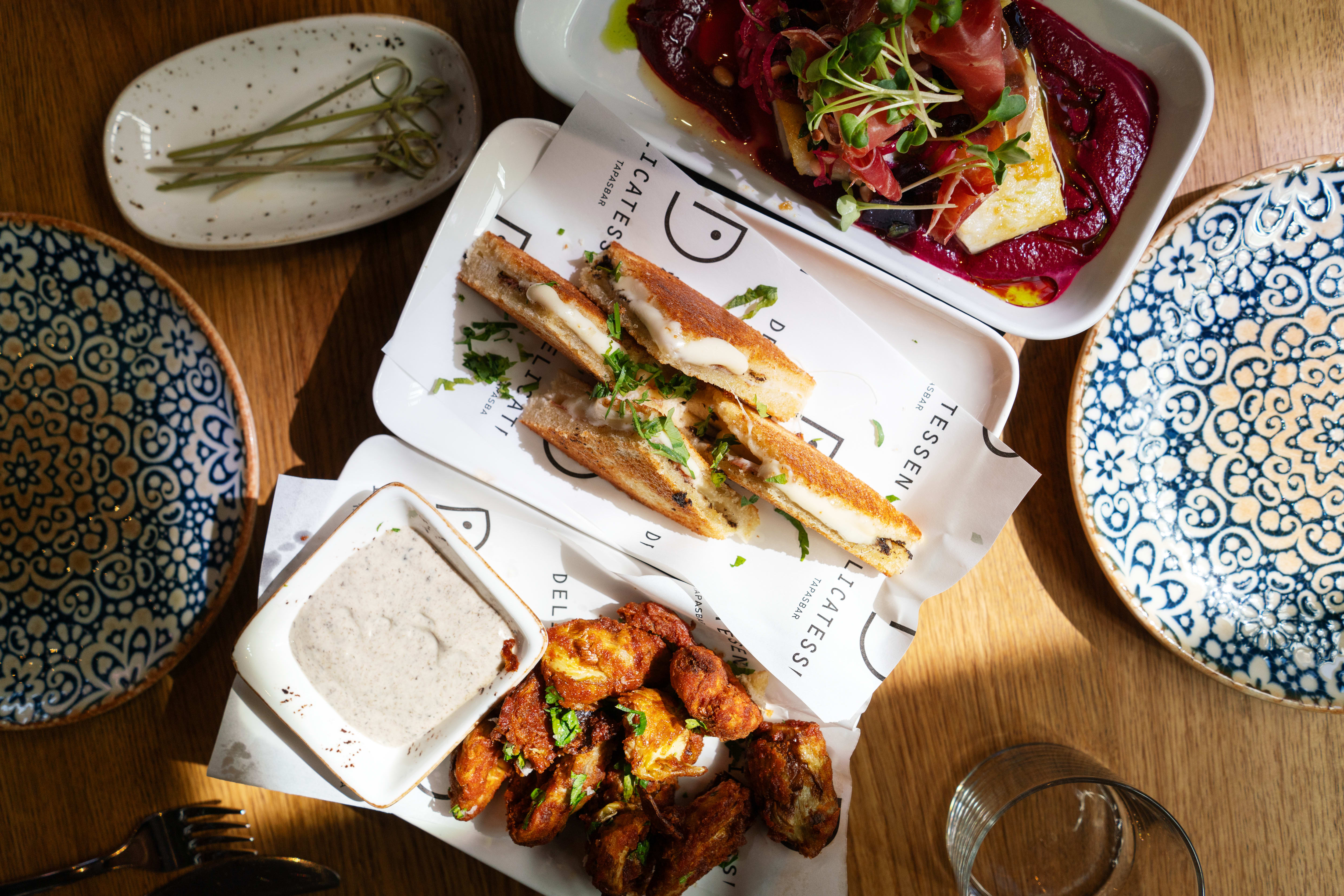 Tapas på Delicatessen på Aker brygge.