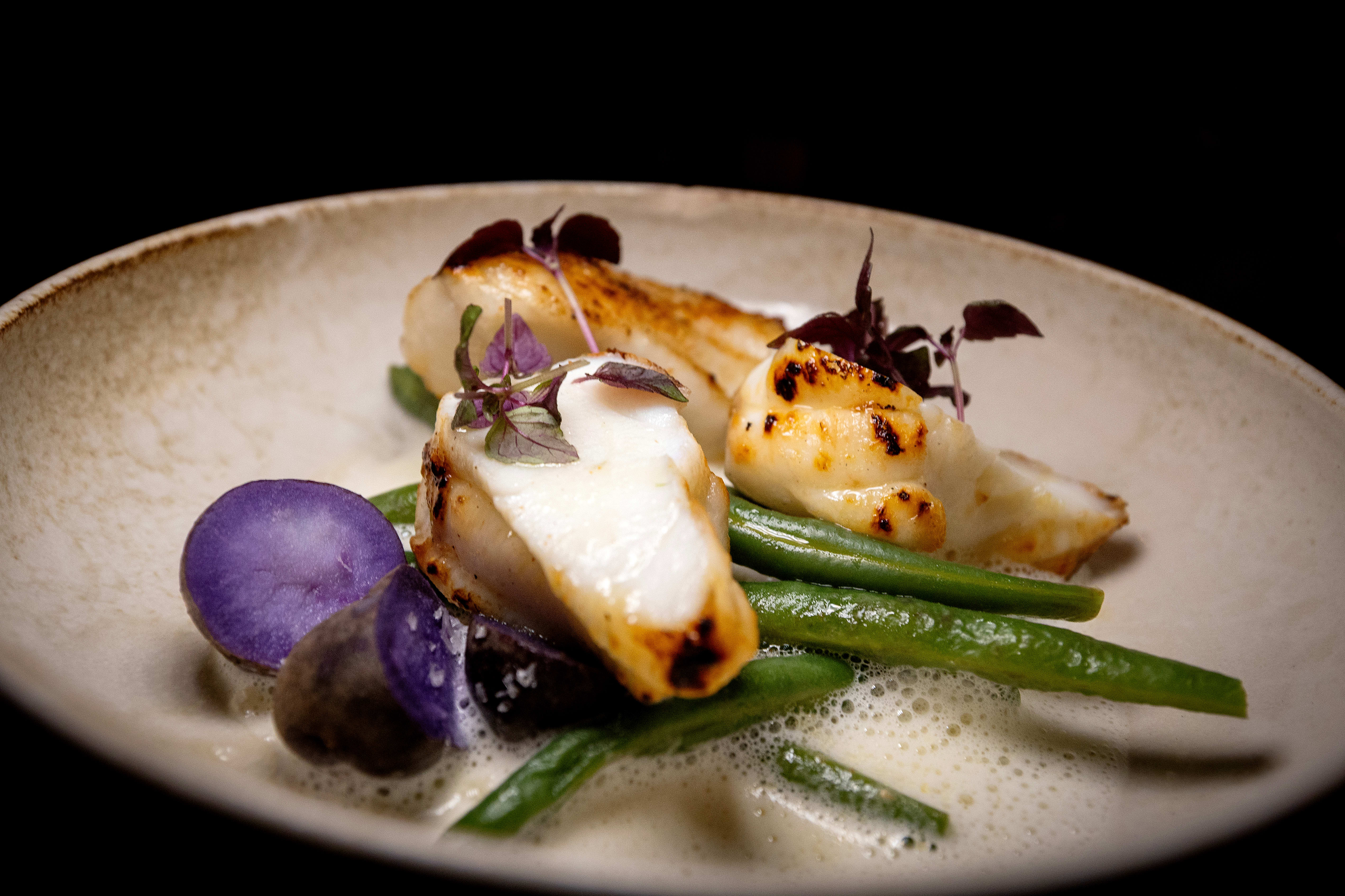 Grillet breiflabb med aspargesbønner.