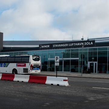 Luftrommet over to flyplasser på Vestlandet ble stengt etter droneobservasjon