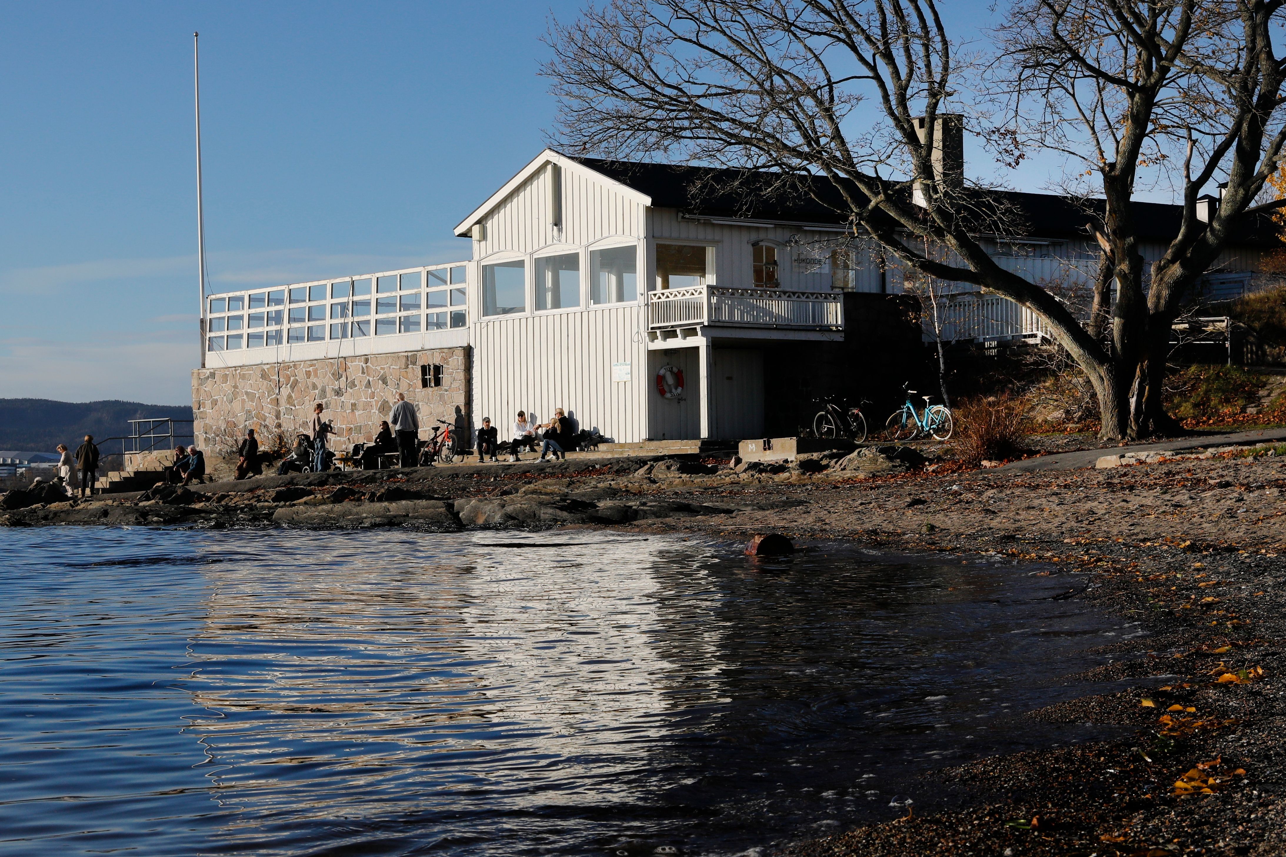 Oslo bruker 35 millioner på nytt kafébygg. 40 meter unna har kommunens restaurant stått tom i to år.