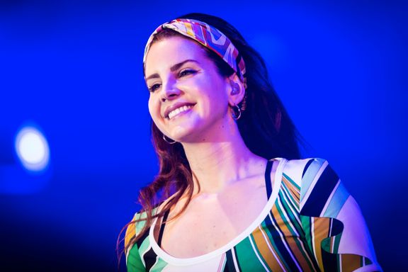 Hun har dyrket mørket, nå kommer en mer smilende Lana Del Rey til Øyafestivalen