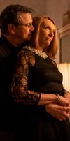 Colin Firth og Toni Collette løfter en spektakulær TV-krim 