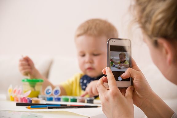 Sosiale medier-ekspert: – Ikke selg barnet ditt for «likes»