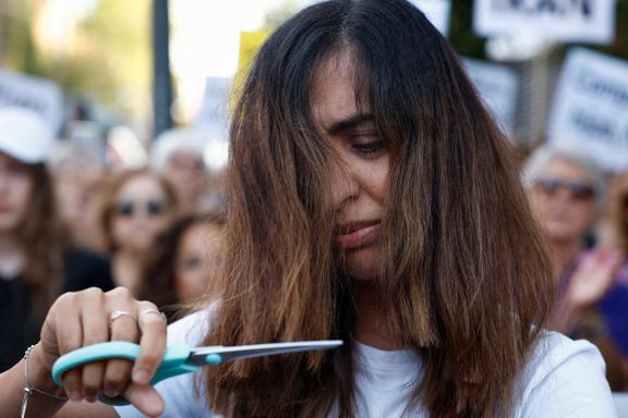 Dypt personlig og politisk: Kvinner over hele verden klipper av seg håret