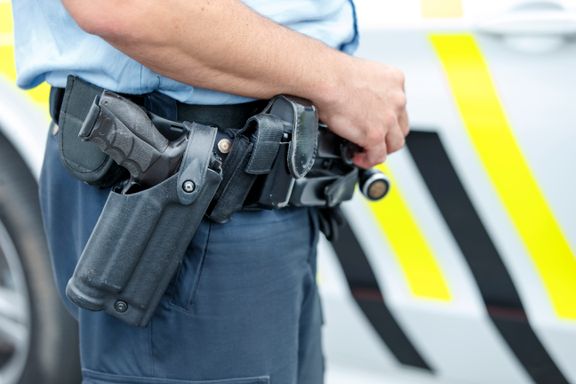 Åtte av ti politifolk ønsker å bære våpen fast 