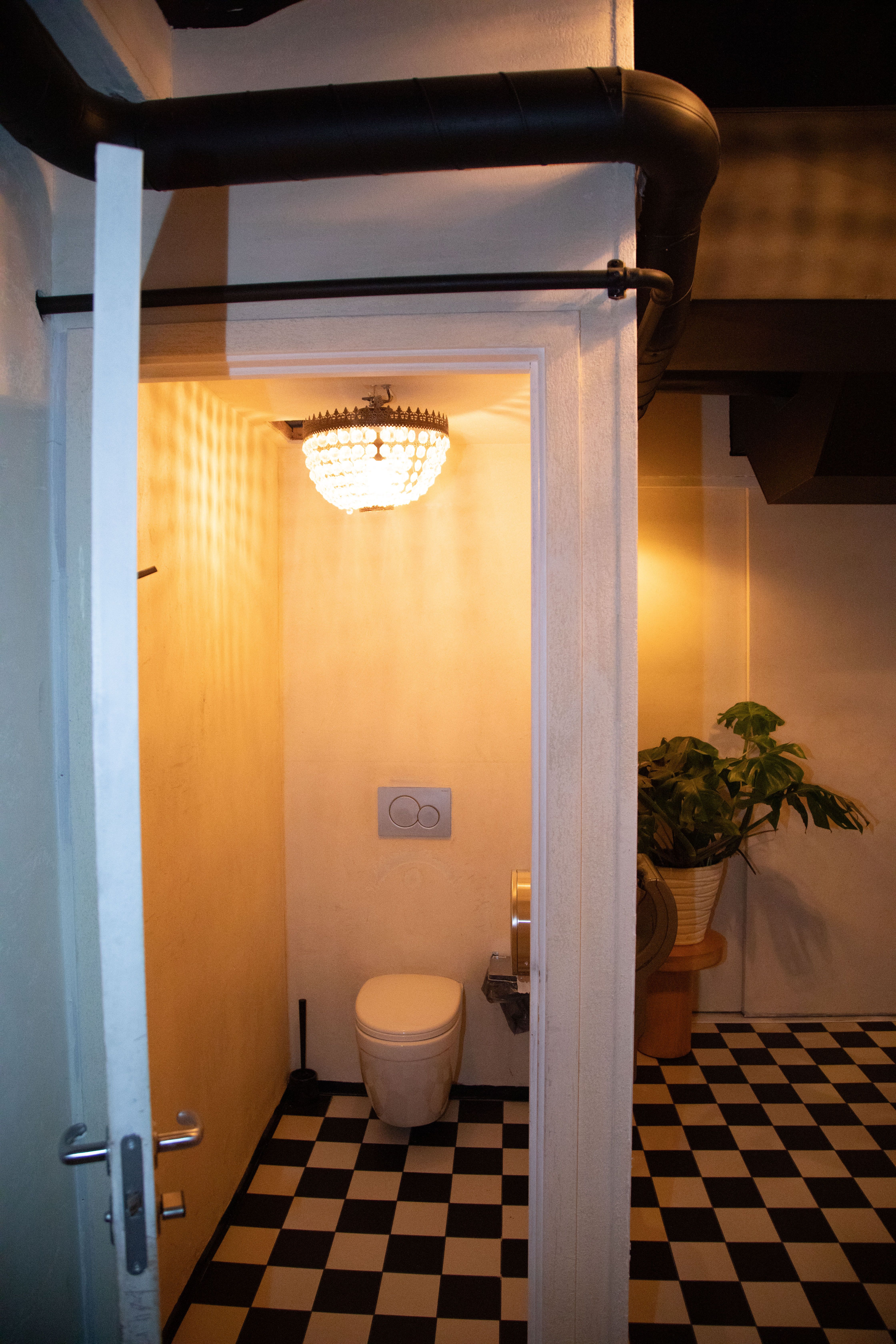 Når tisset du sist under en lysekrone?