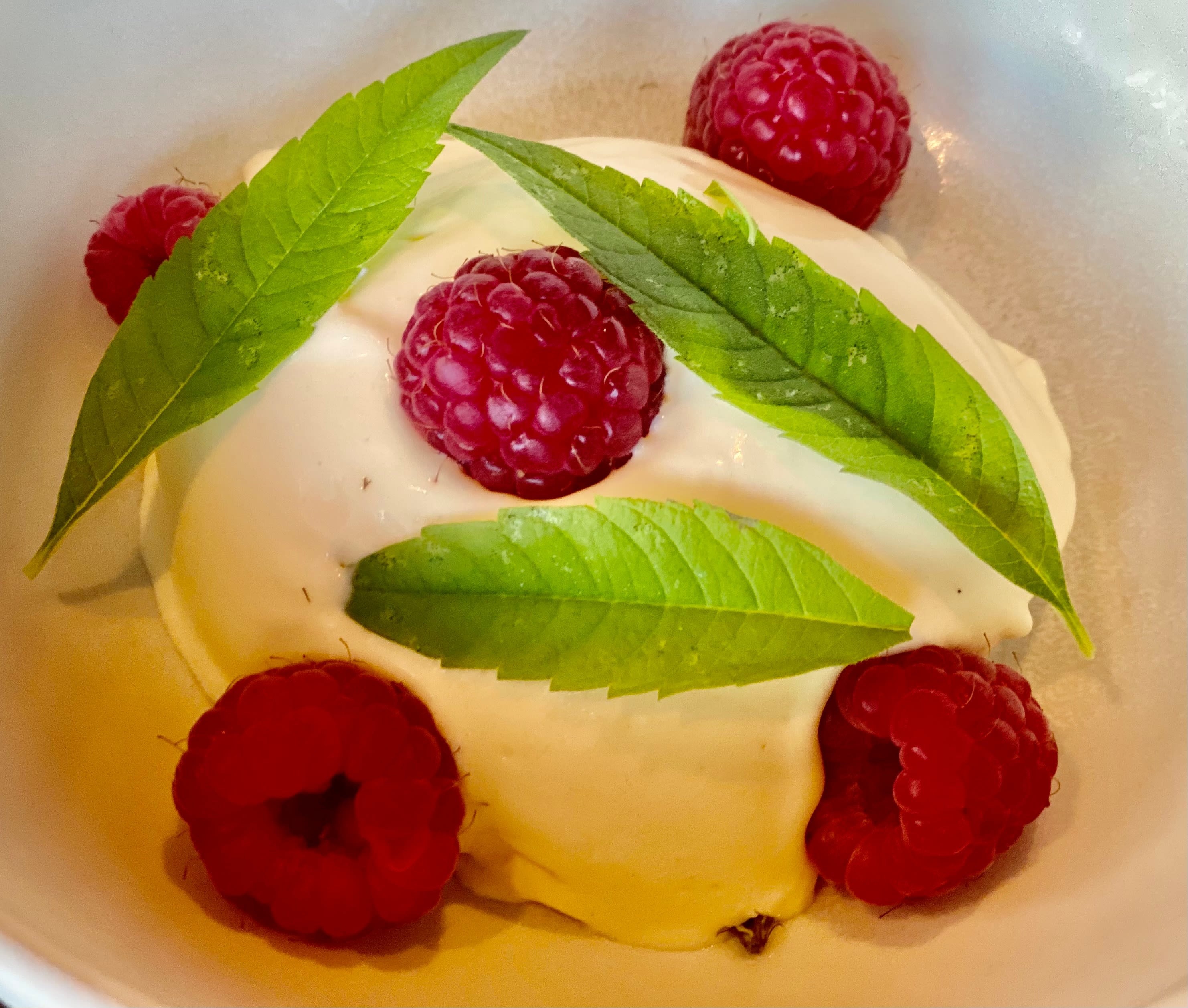 Fargerik og god dessert til slutt. 