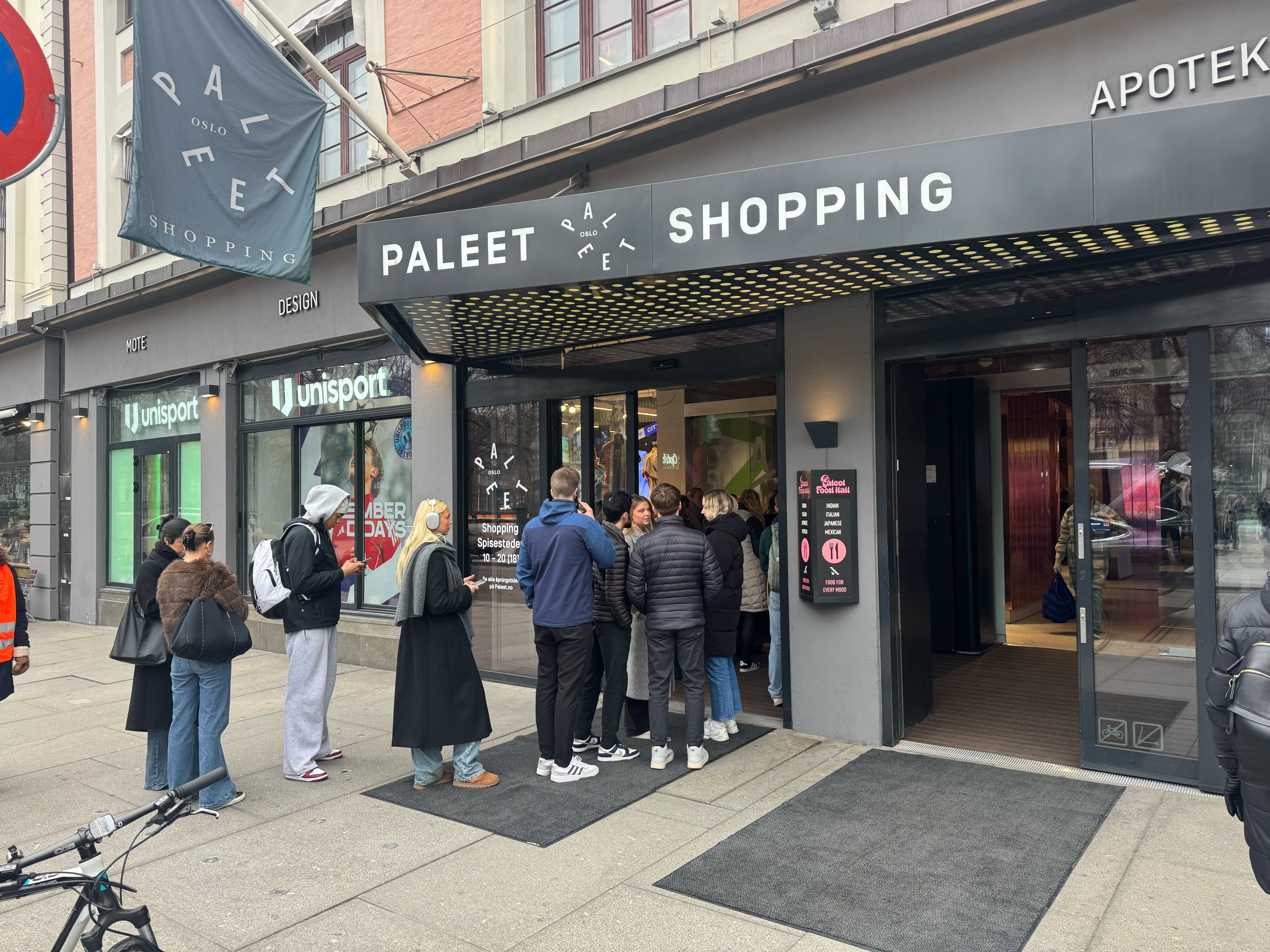 Slik så det ut ved Paleet da pop-up-bakeriet til Mathea E. Bjørndalen åpnet fredag morgen.