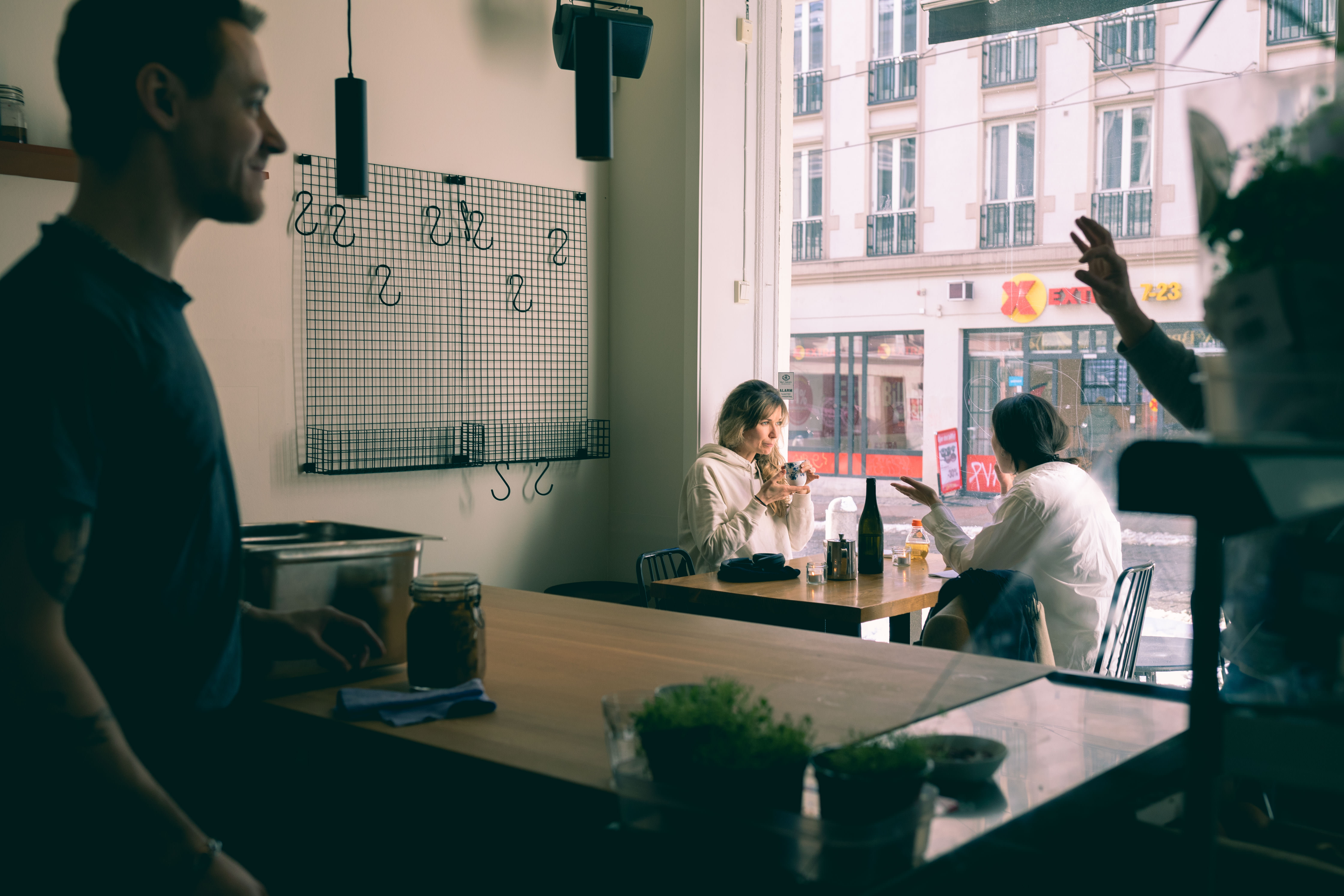 Da Vinks fotograf kom tilbake for å ta bilder, var det litt mer ryddig enn lørdagen vi var der for å anmelde.