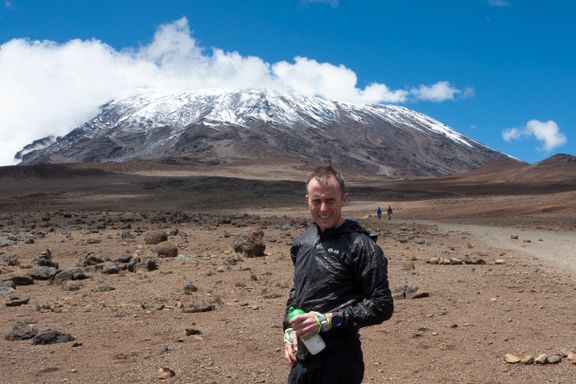 De fleste bruker fem dager på å bestige Kilimanjaro. Frode Lein gjorde det på 12 timer.